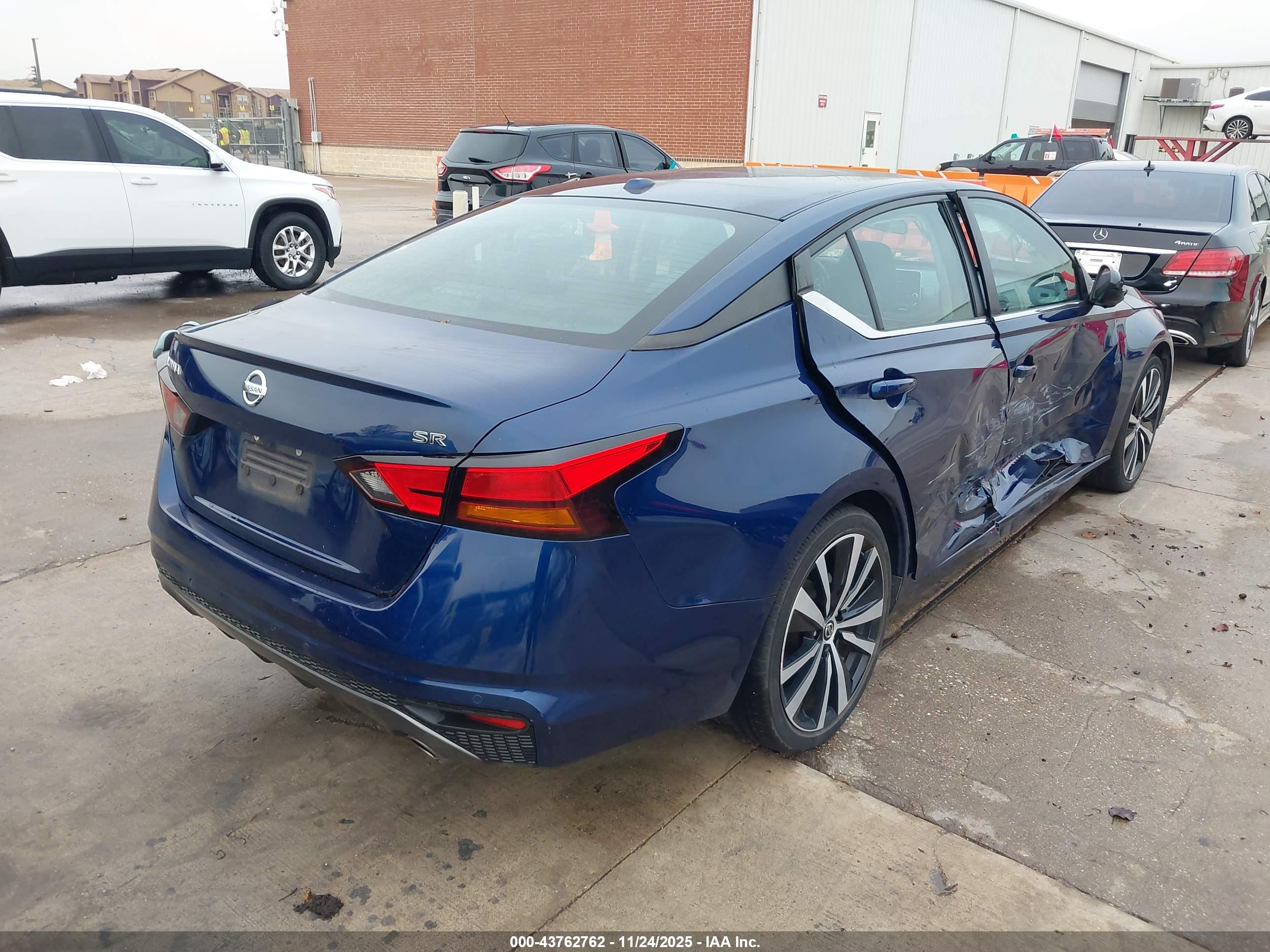 NISSAN ALTIMA image 4