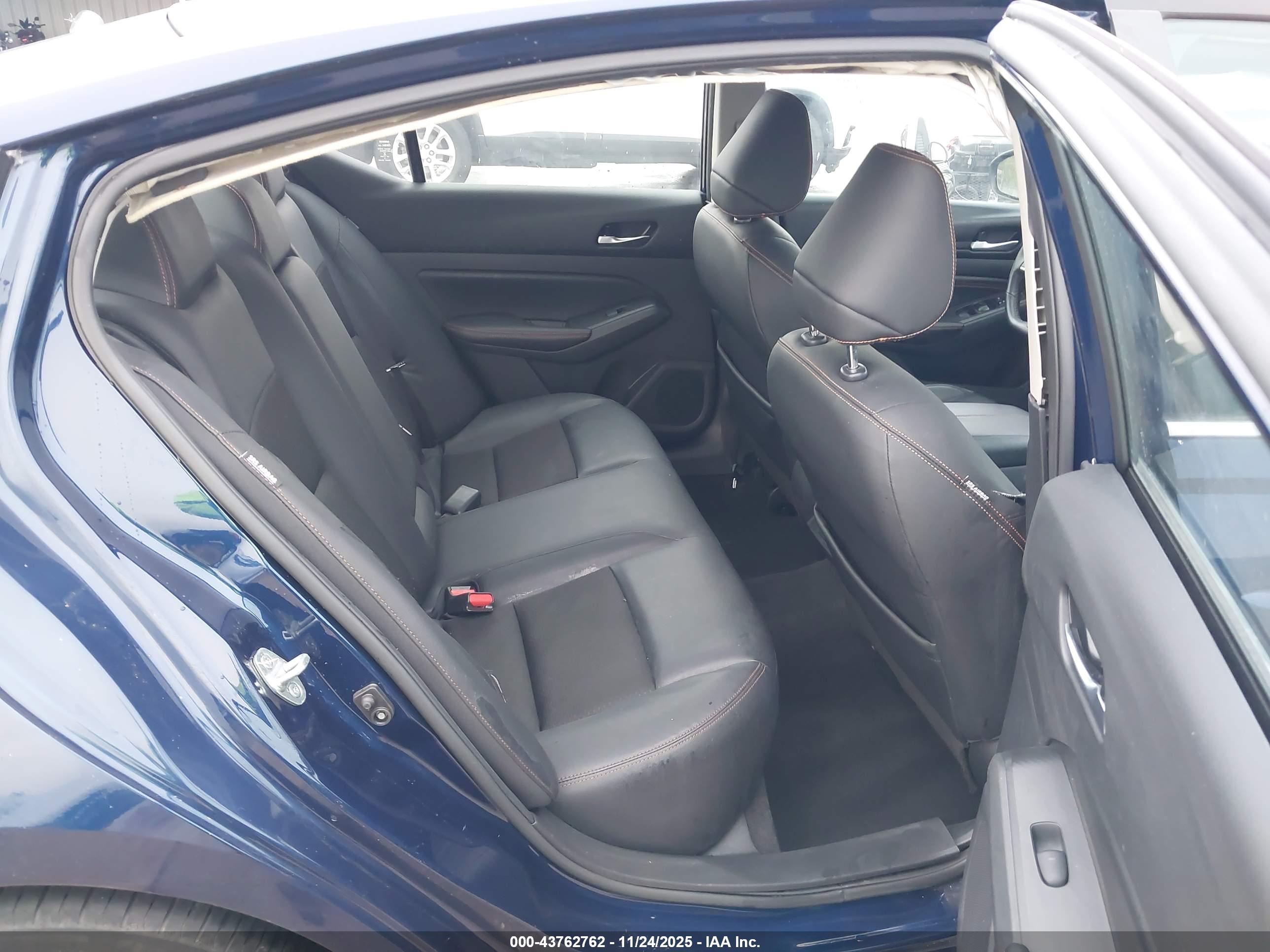 NISSAN ALTIMA image 8
