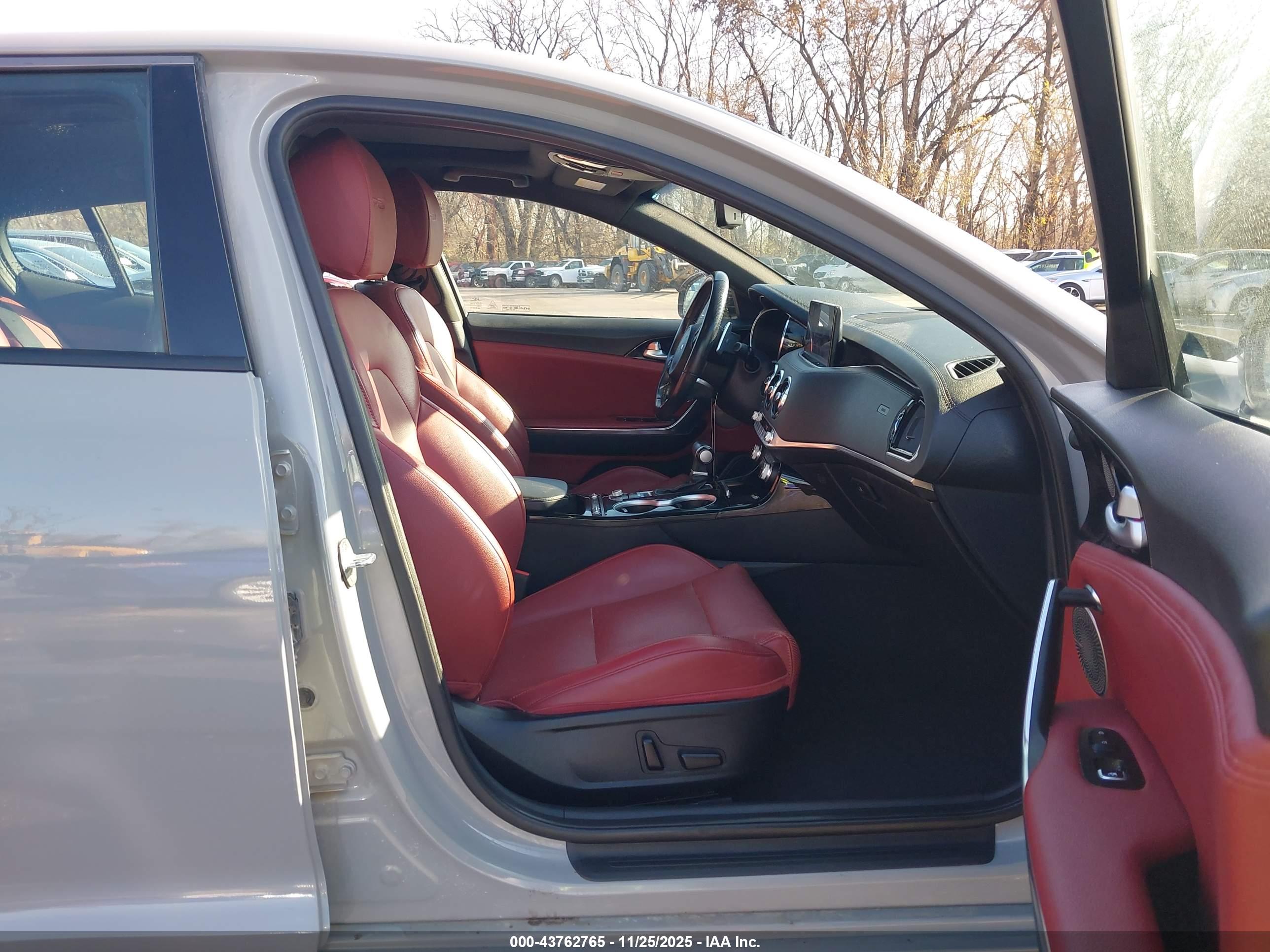 KIA STINGER image 5