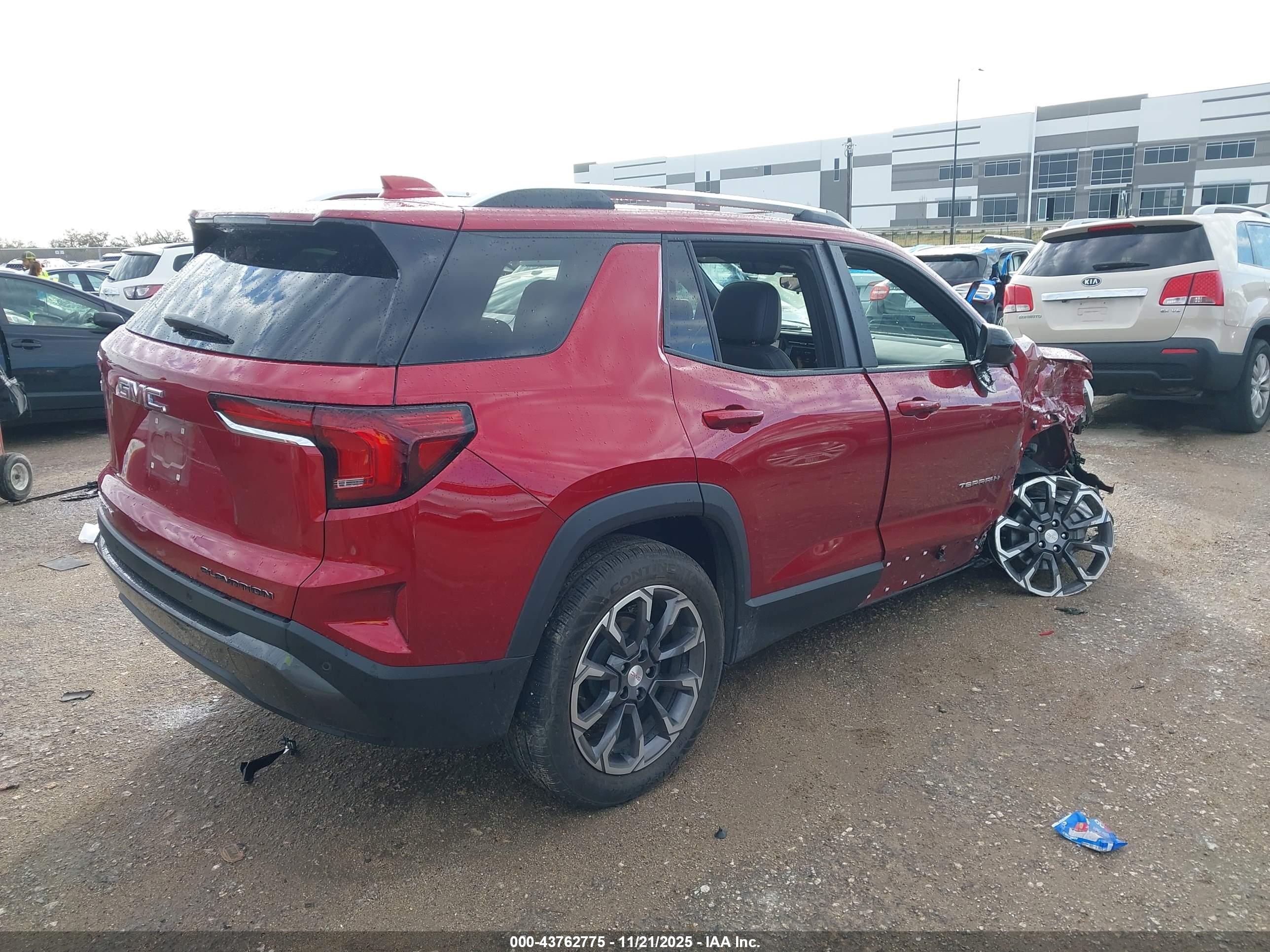 GMC TERRAIN image 4