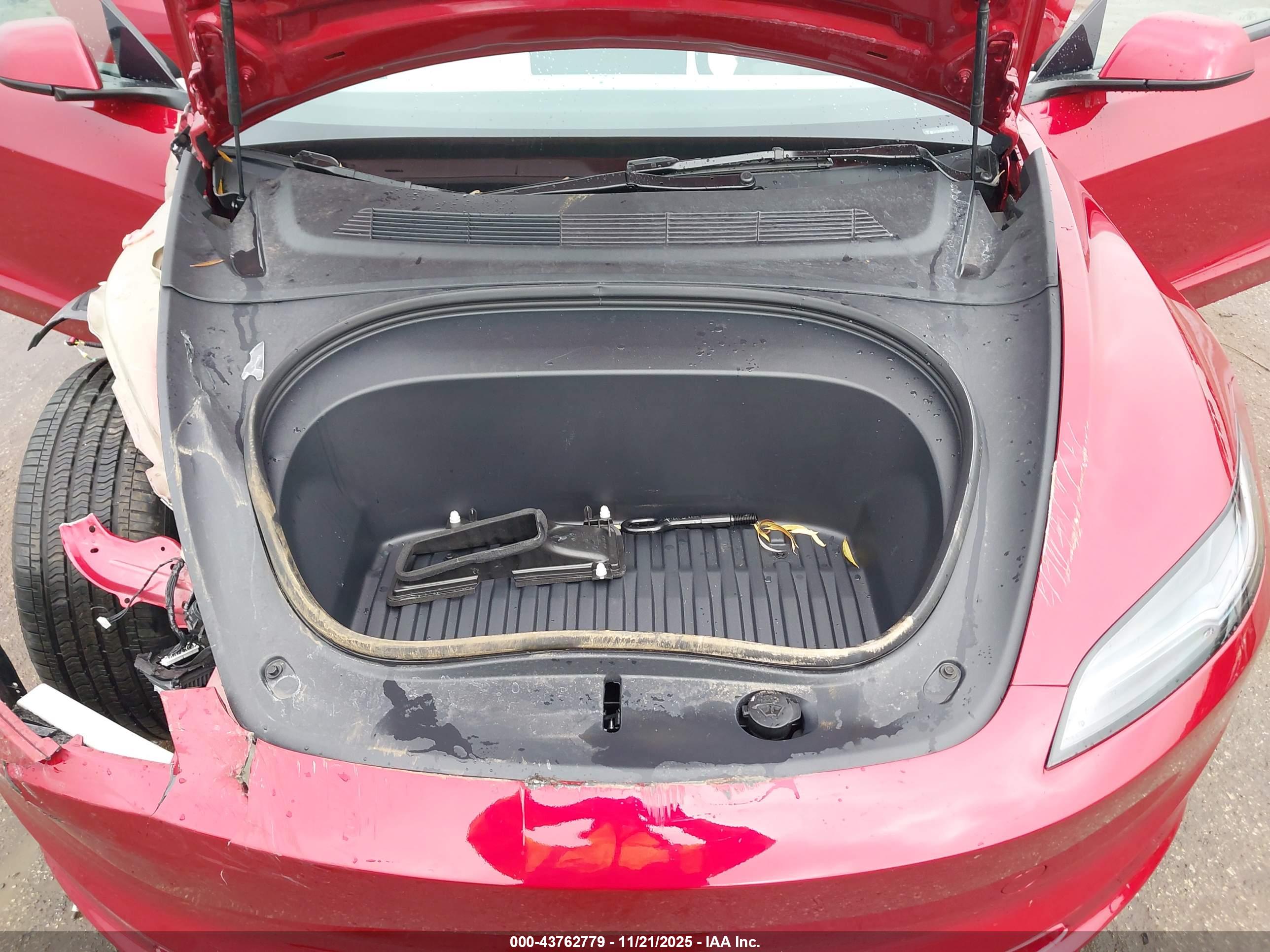 TESLA MODEL image 10