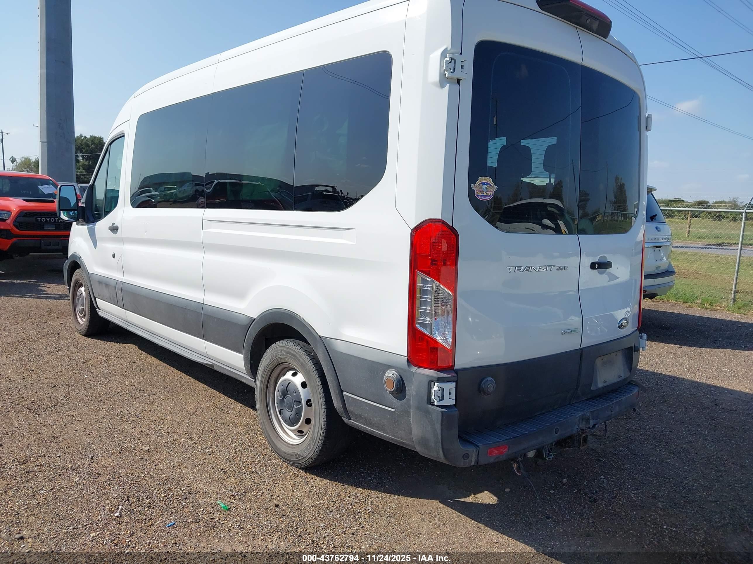 FORD TRANSIT-350 image 3