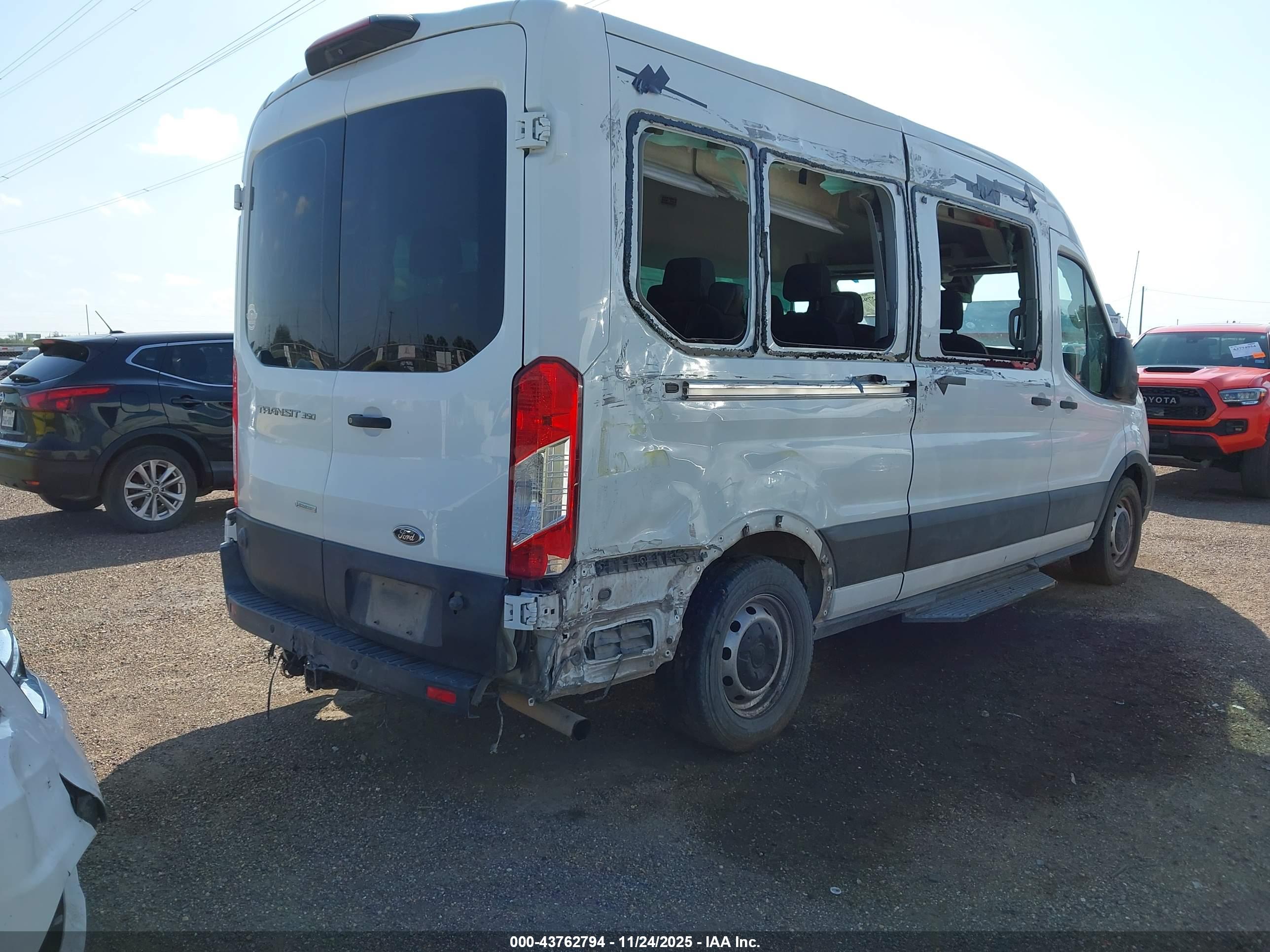 FORD TRANSIT-350 image 4