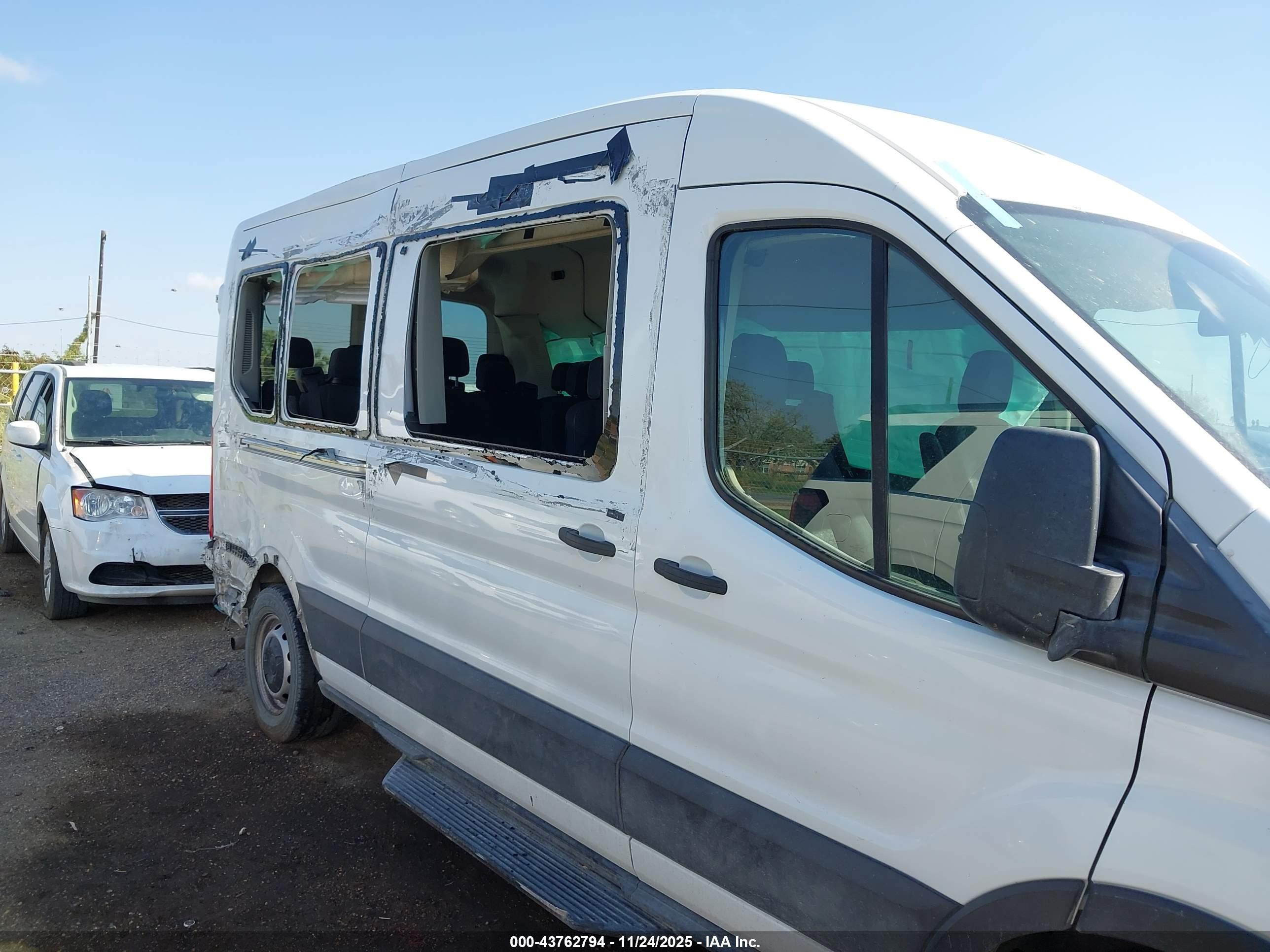 FORD TRANSIT-350 image 6