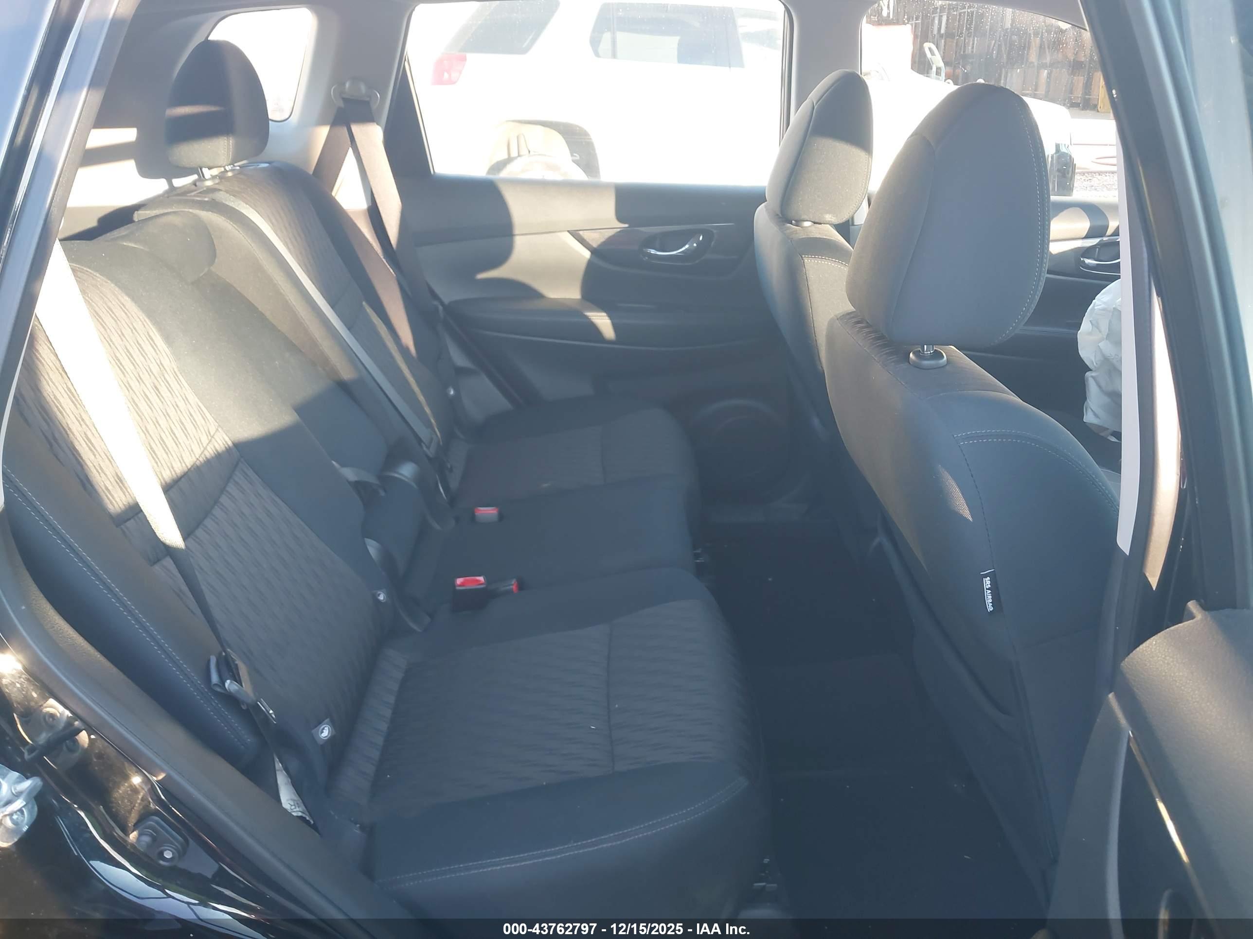 NISSAN ROGUE image 8