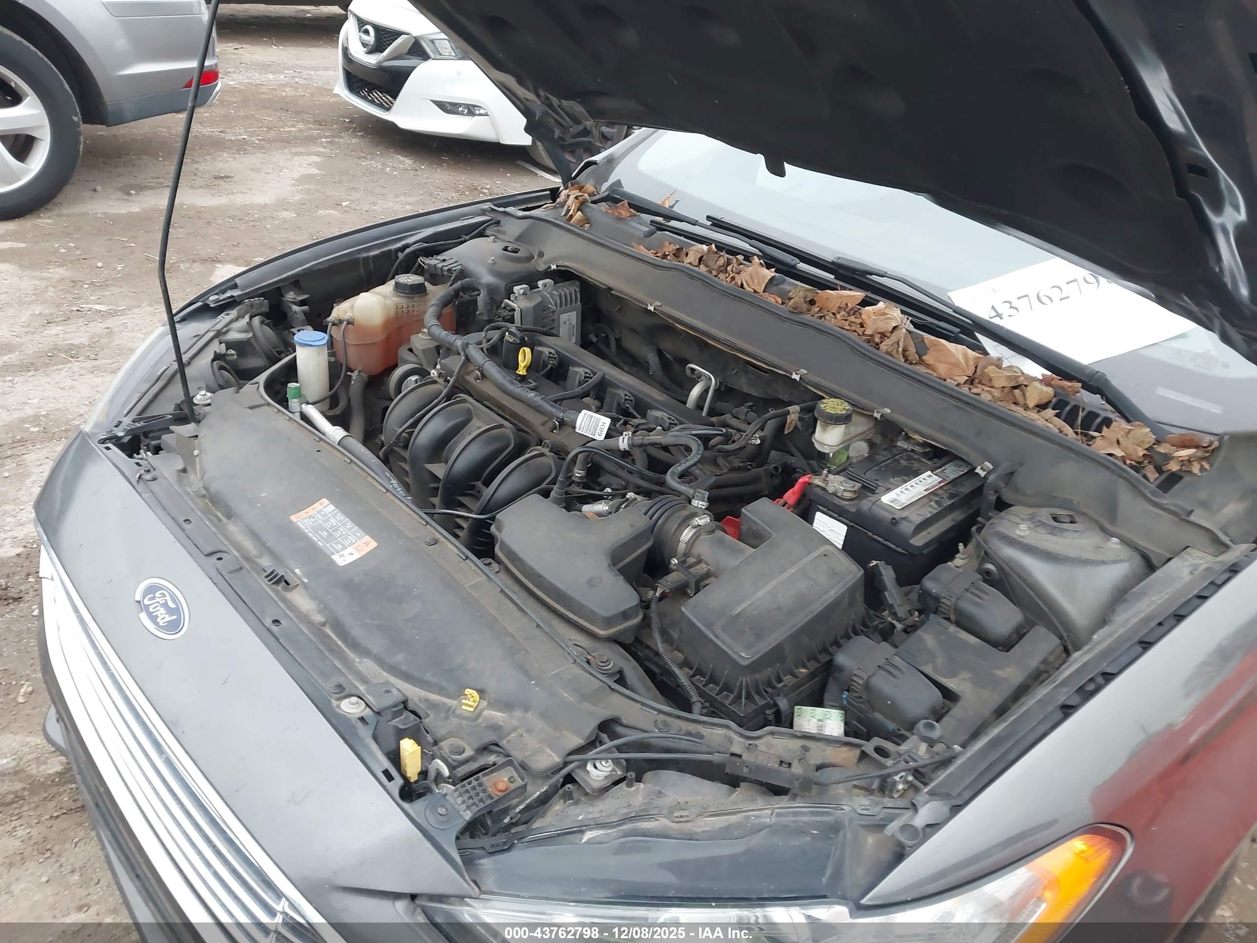 FORD FUSION image 10