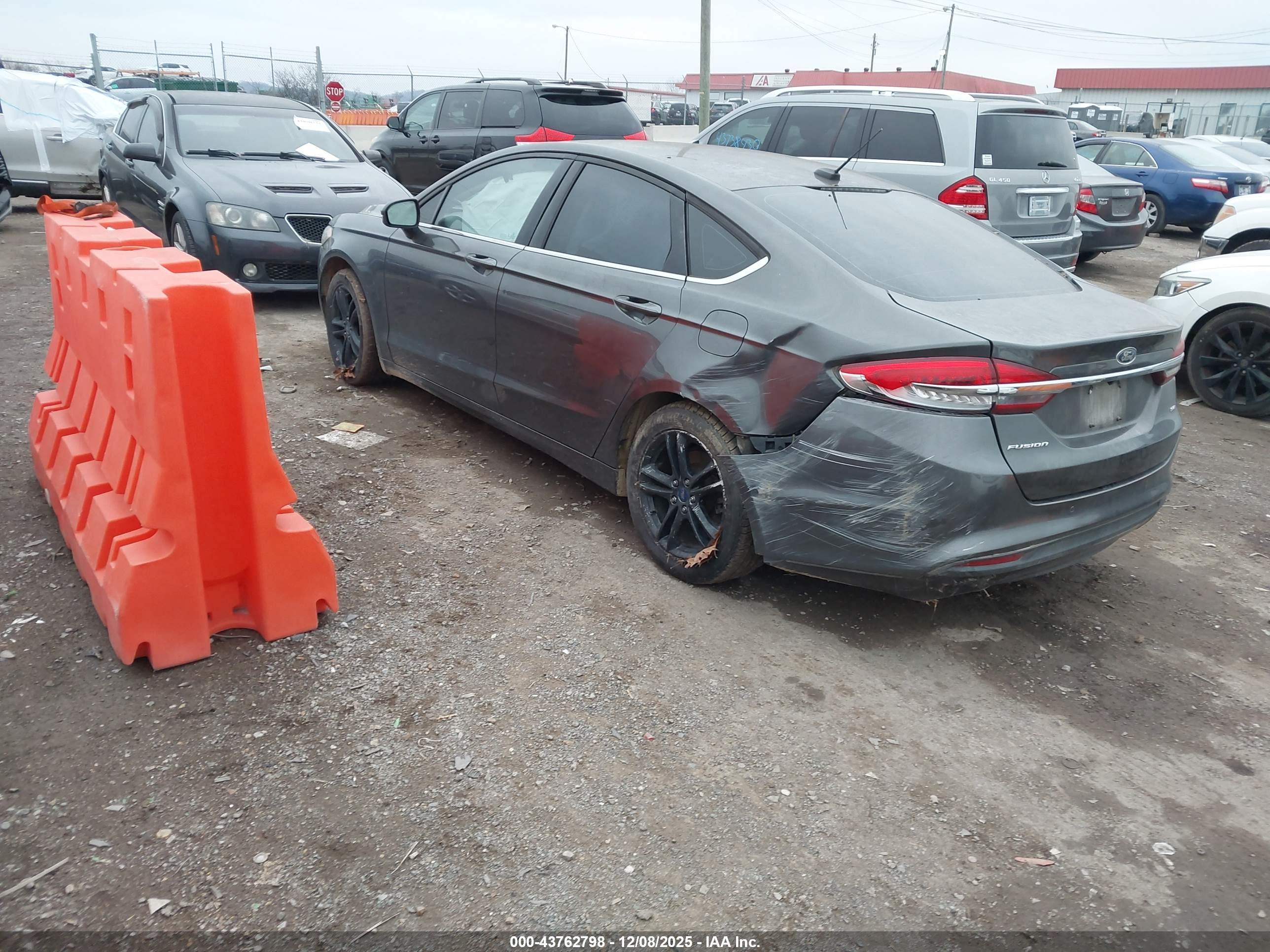 FORD FUSION image 3