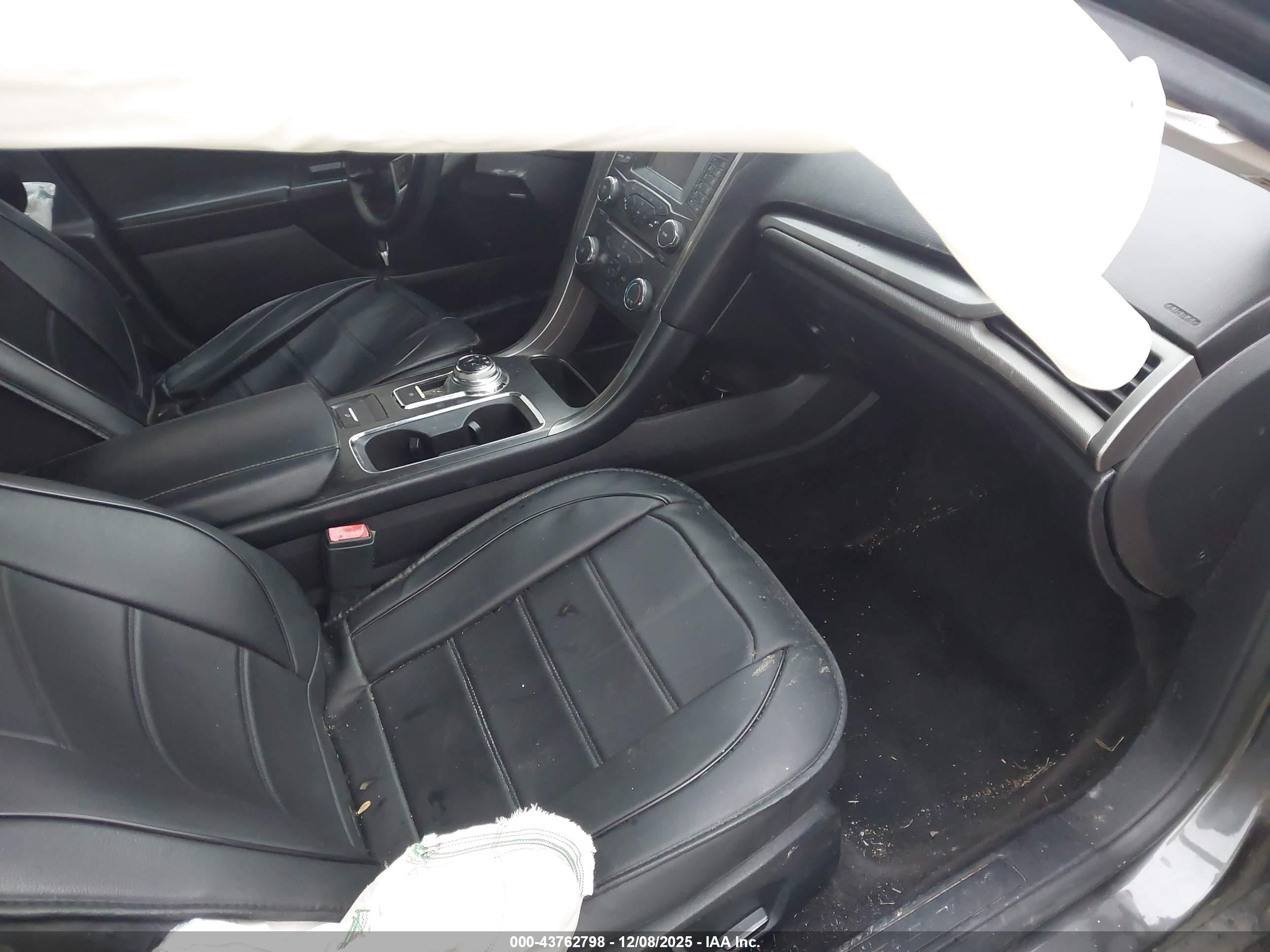 FORD FUSION image 5