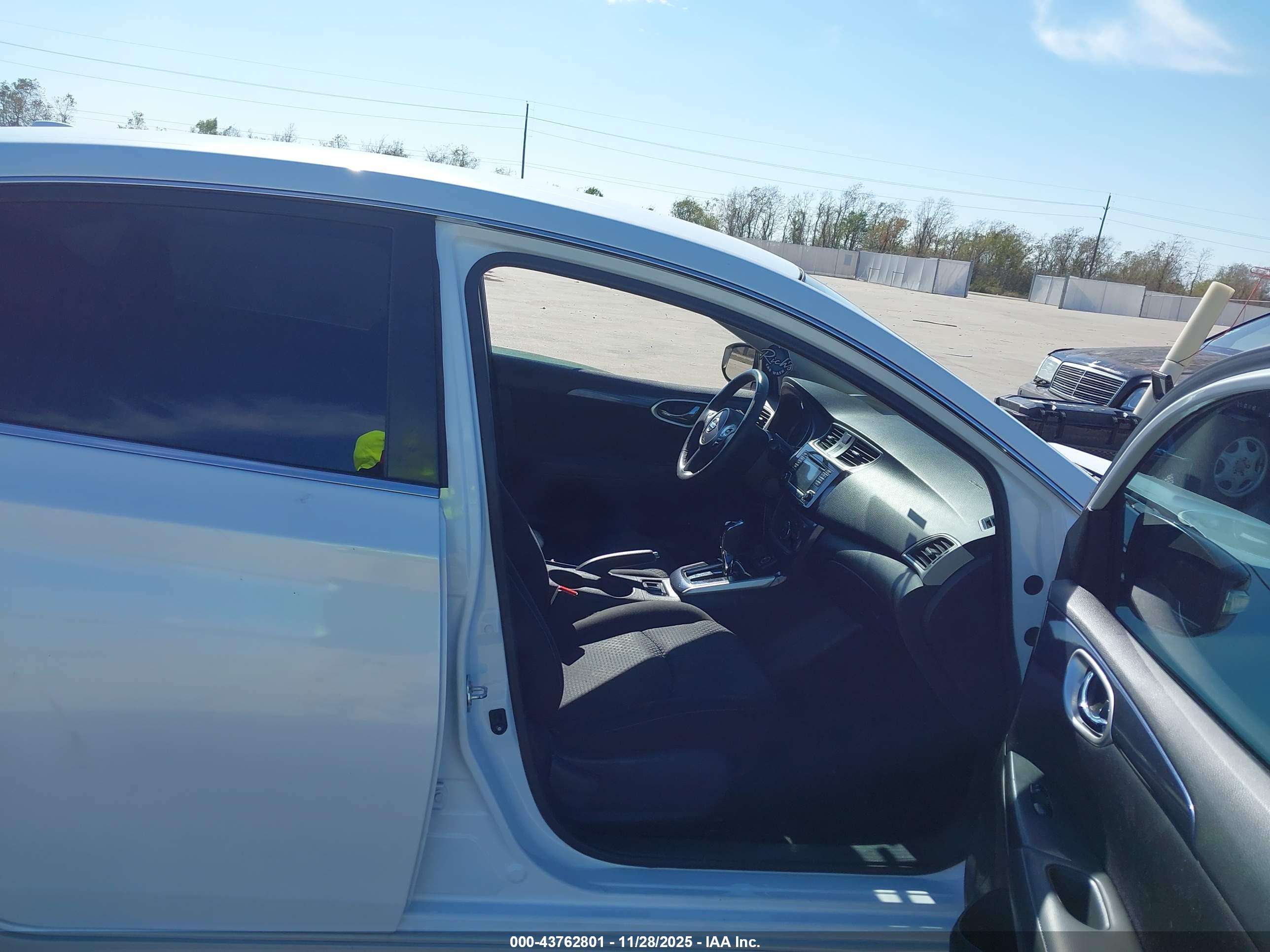 NISSAN SENTRA image 5