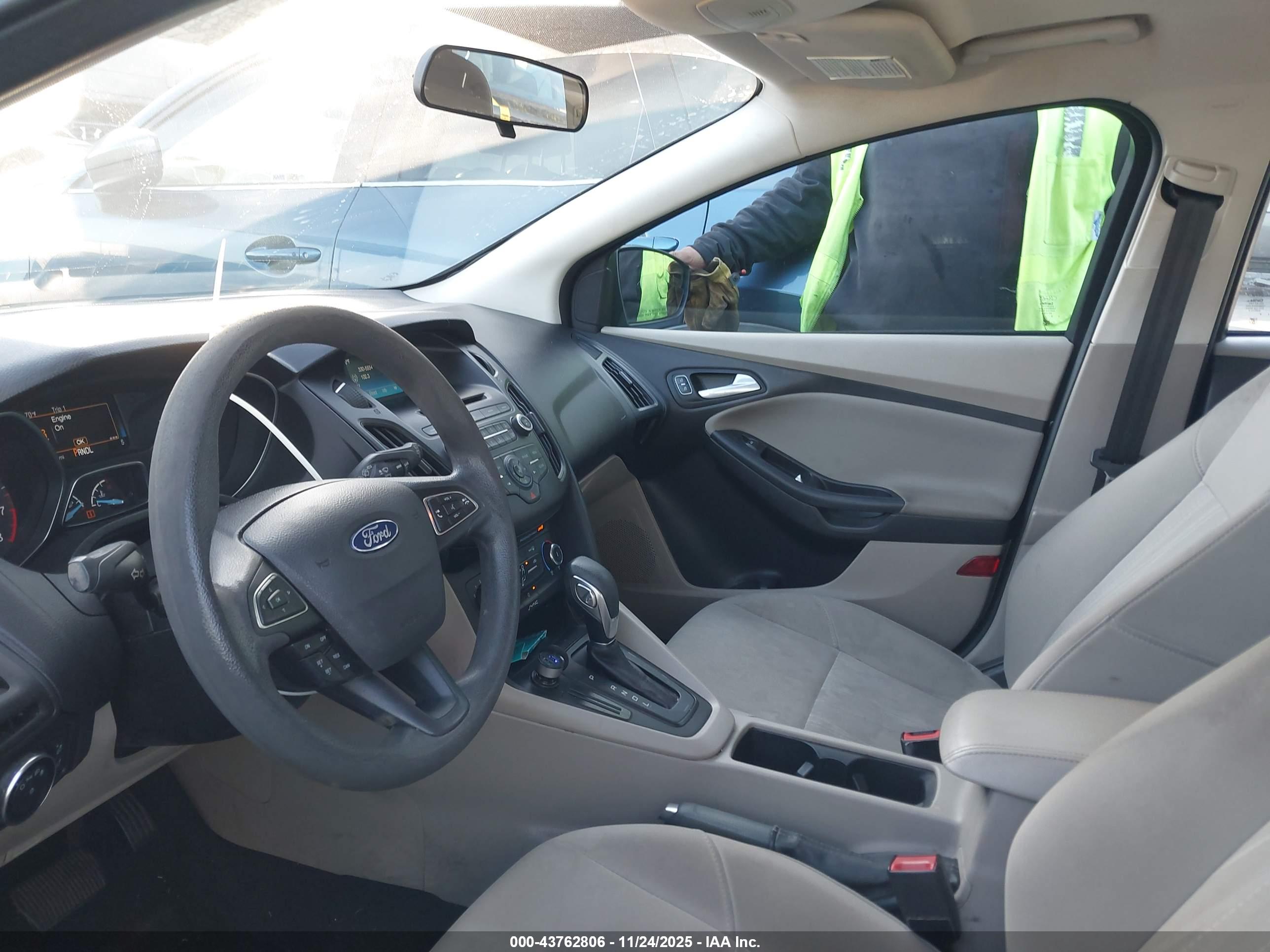 FORD FOCUS image 8
