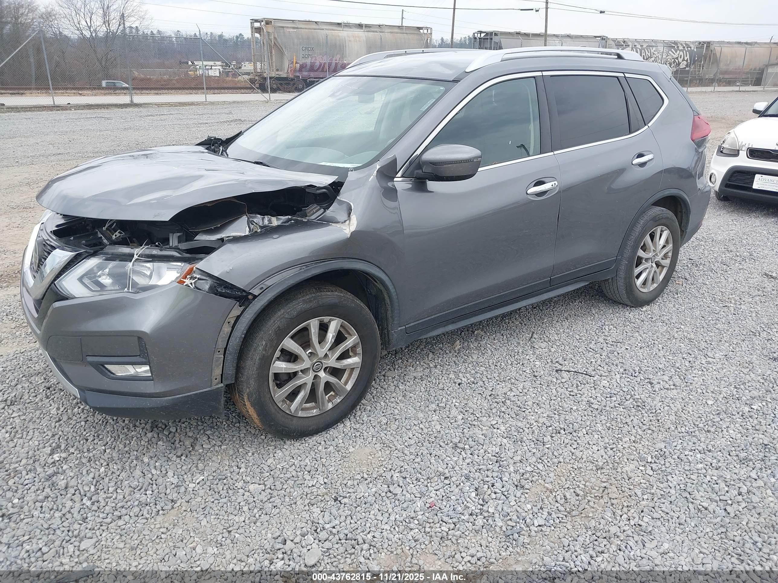 NISSAN ROGUE image 2