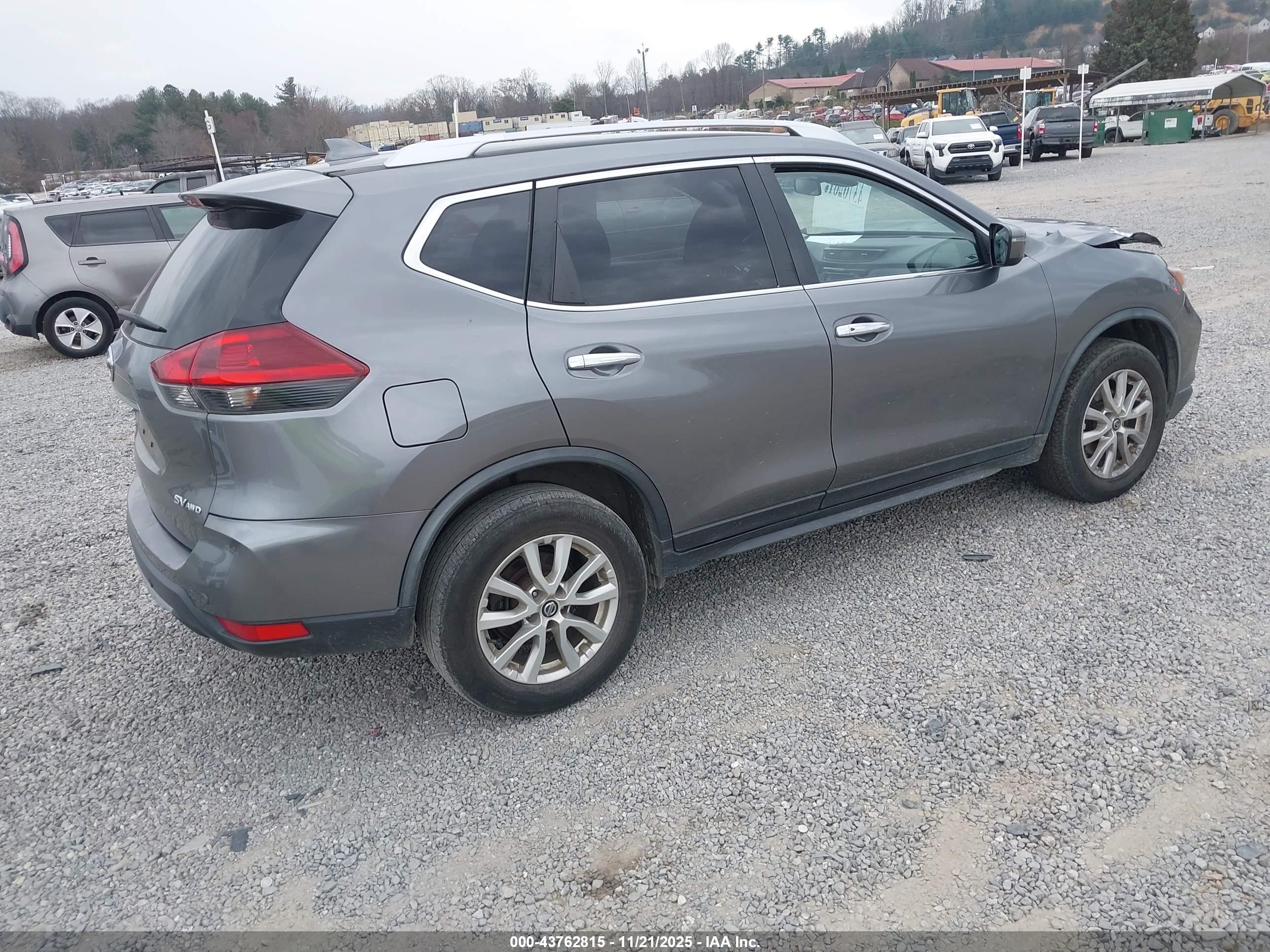 NISSAN ROGUE image 4