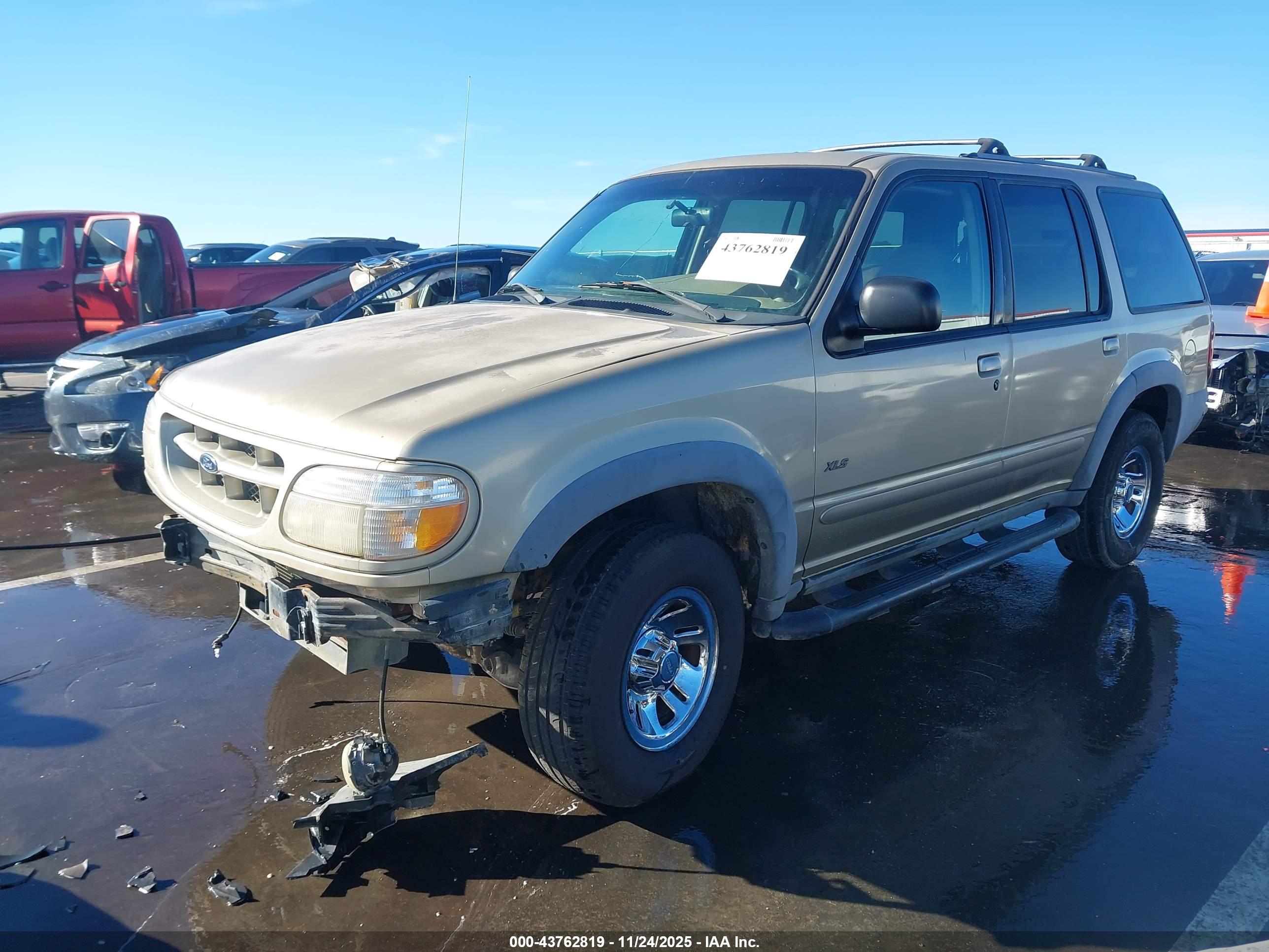 FORD EXPLORER image 2