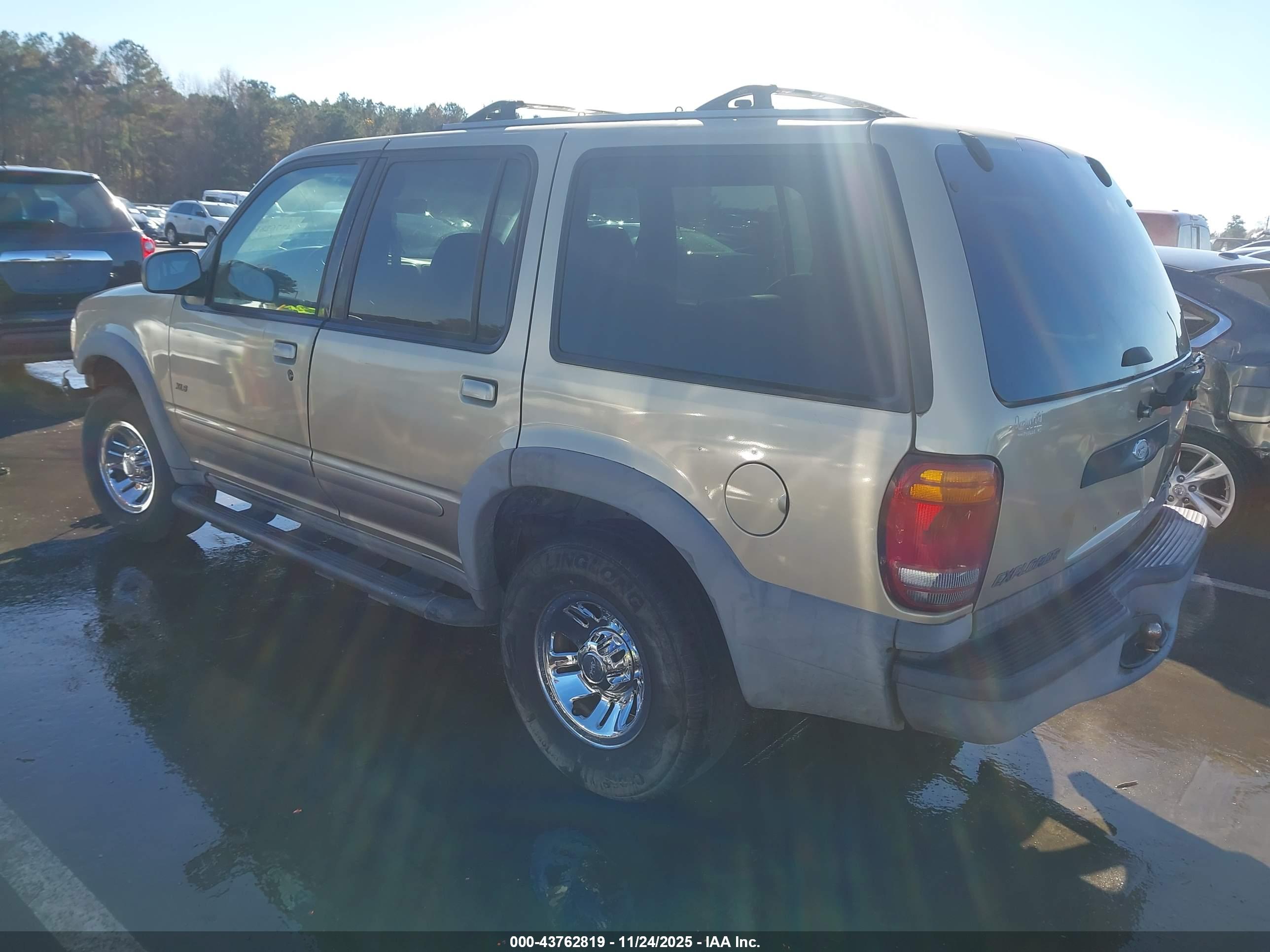 FORD EXPLORER image 3