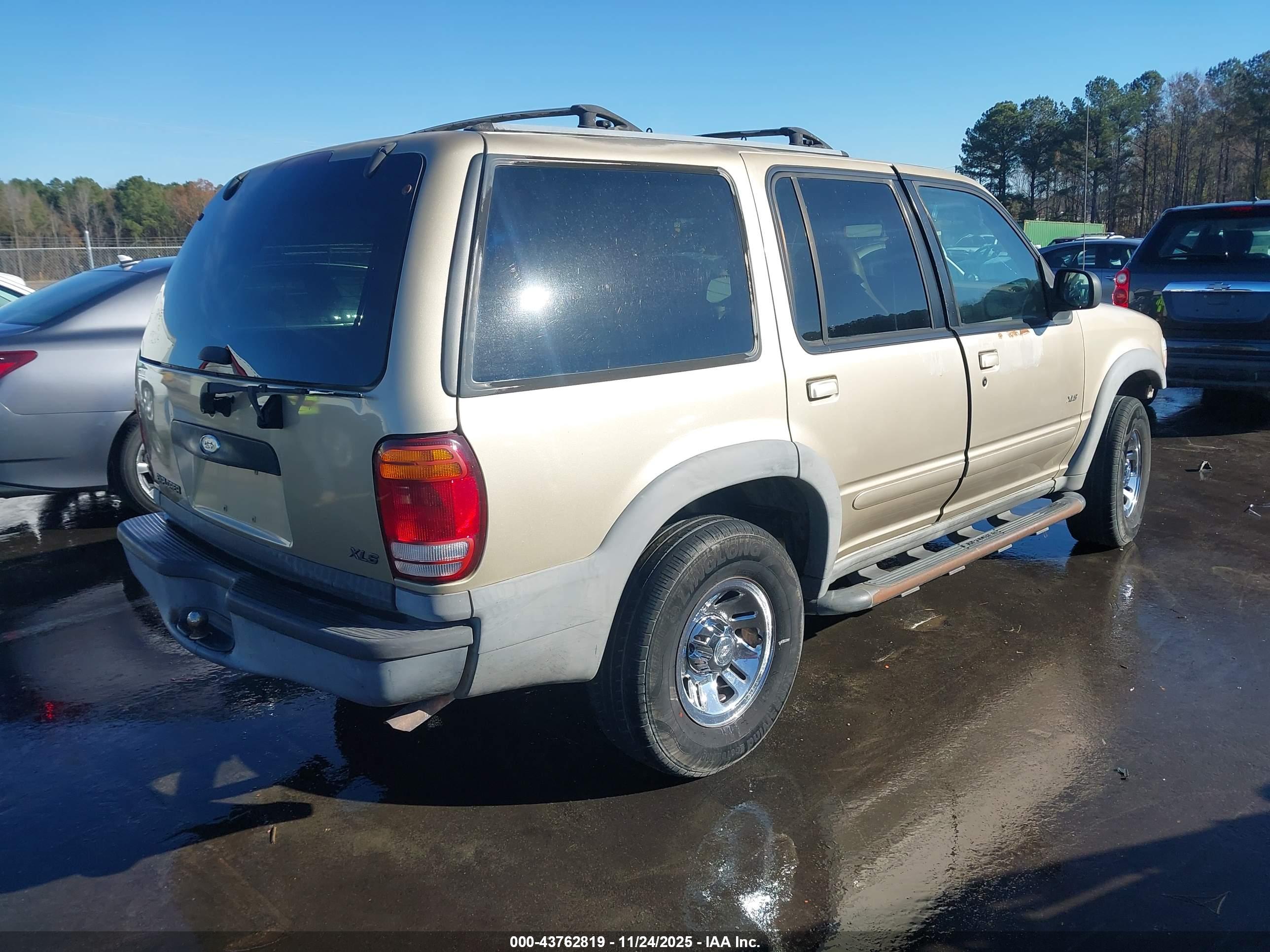 FORD EXPLORER image 4