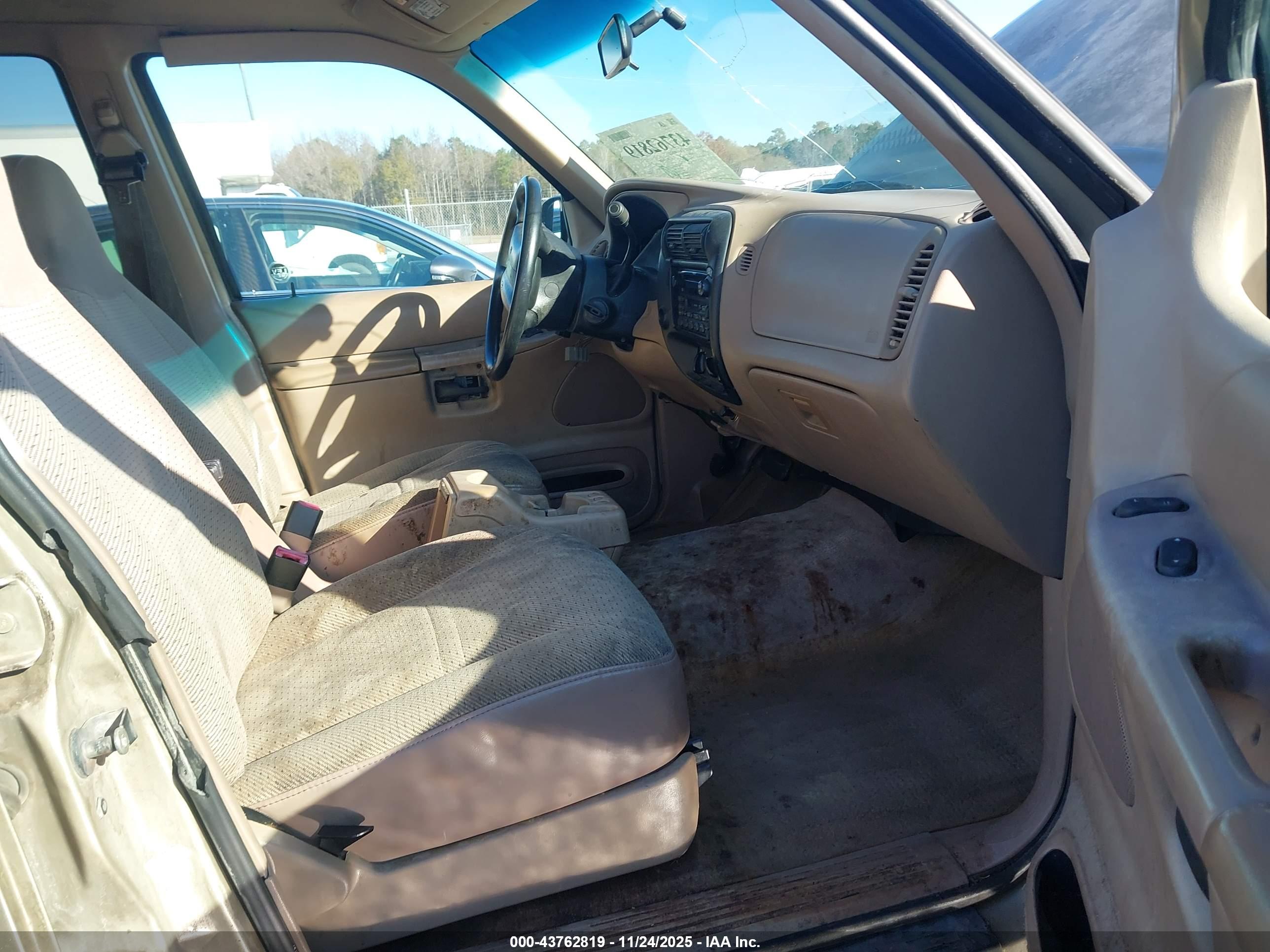 FORD EXPLORER image 5