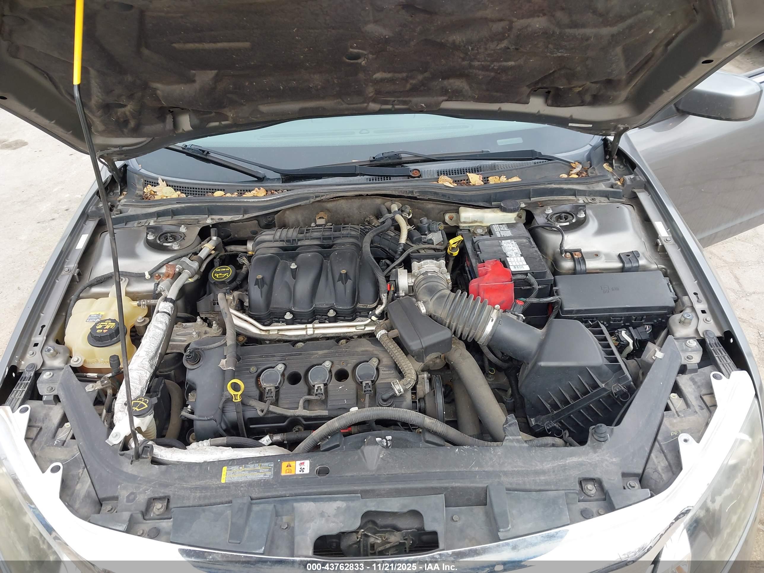 FORD FUSION image 10