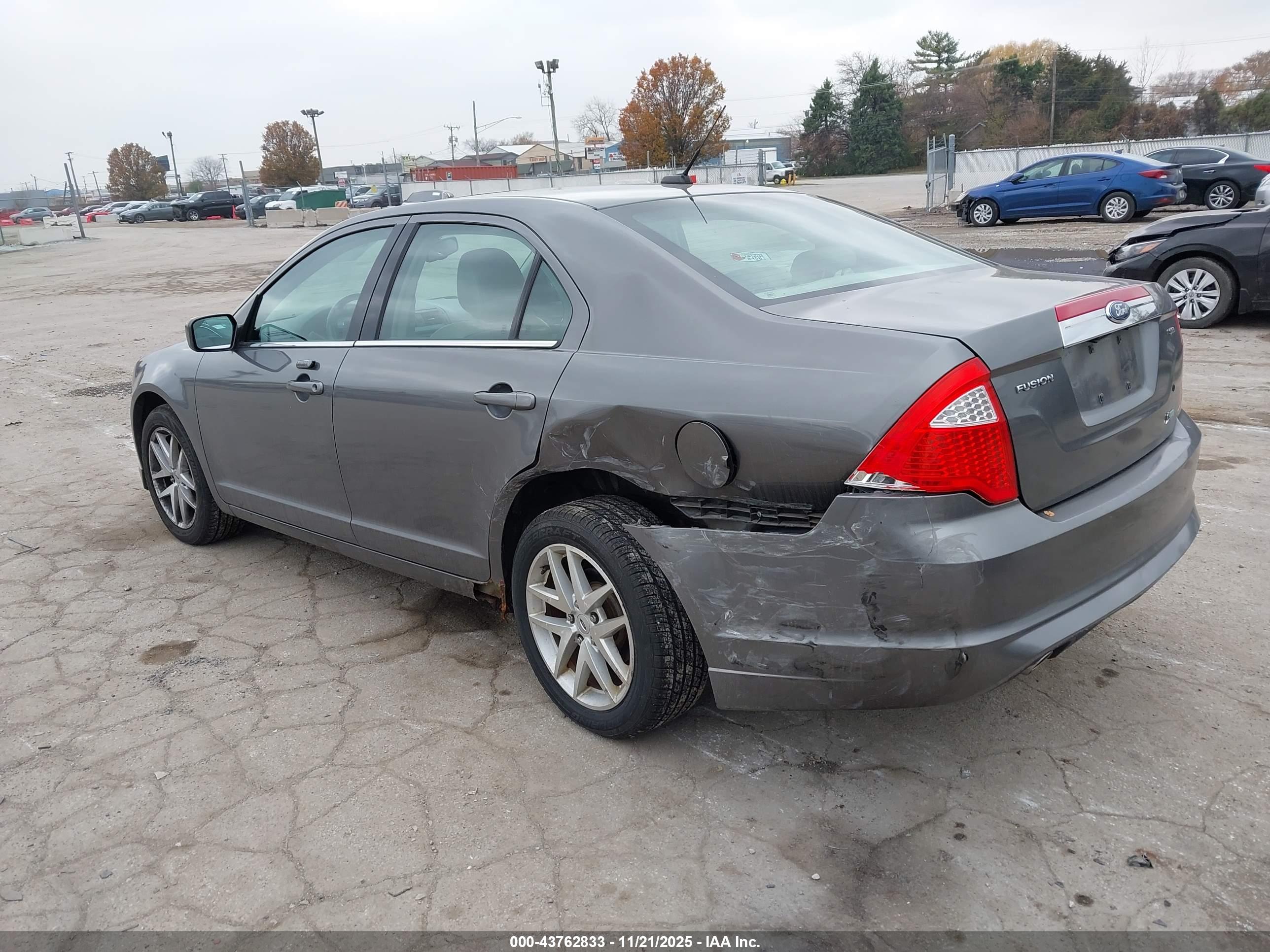 FORD FUSION image 3