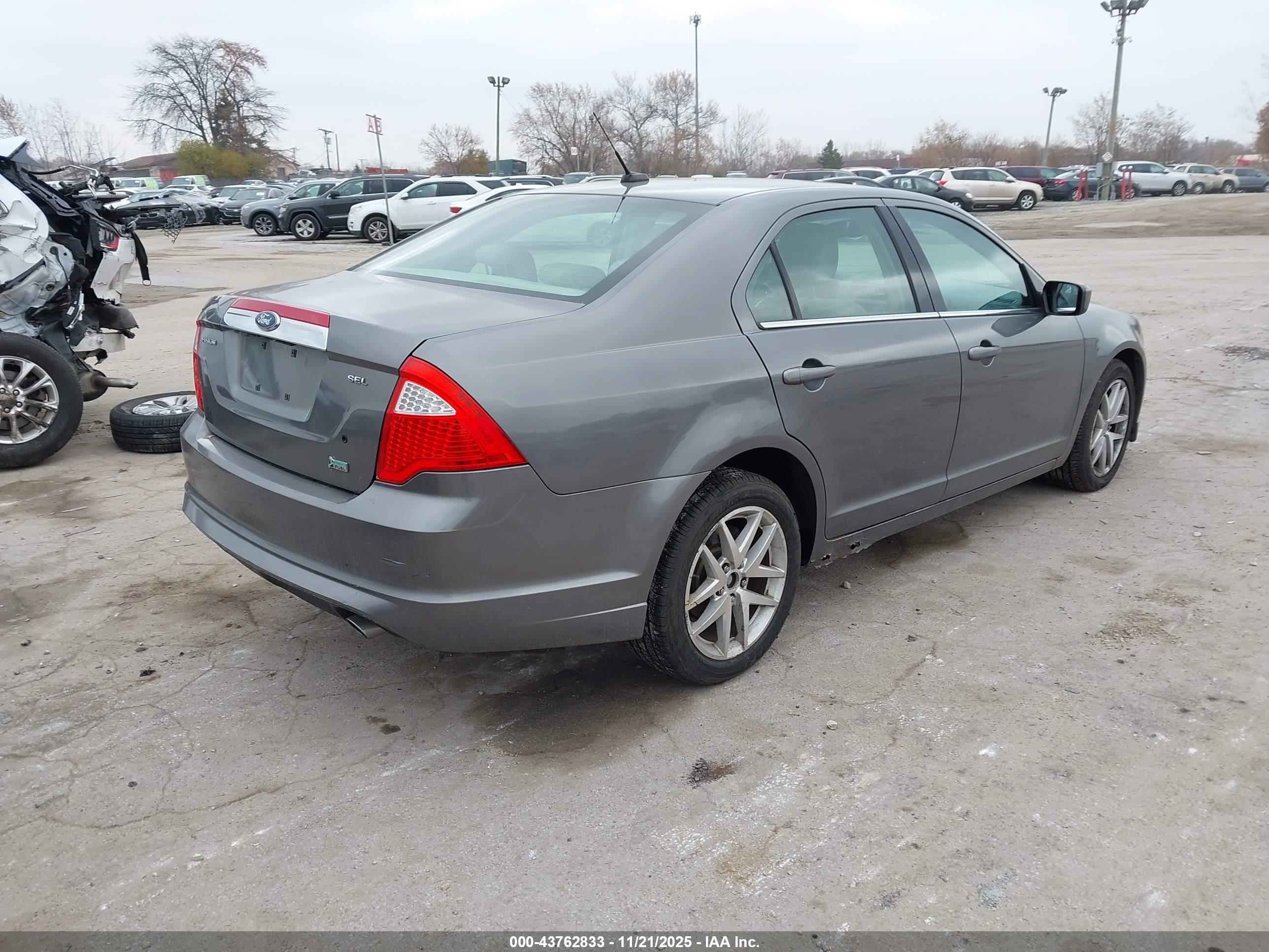FORD FUSION image 4