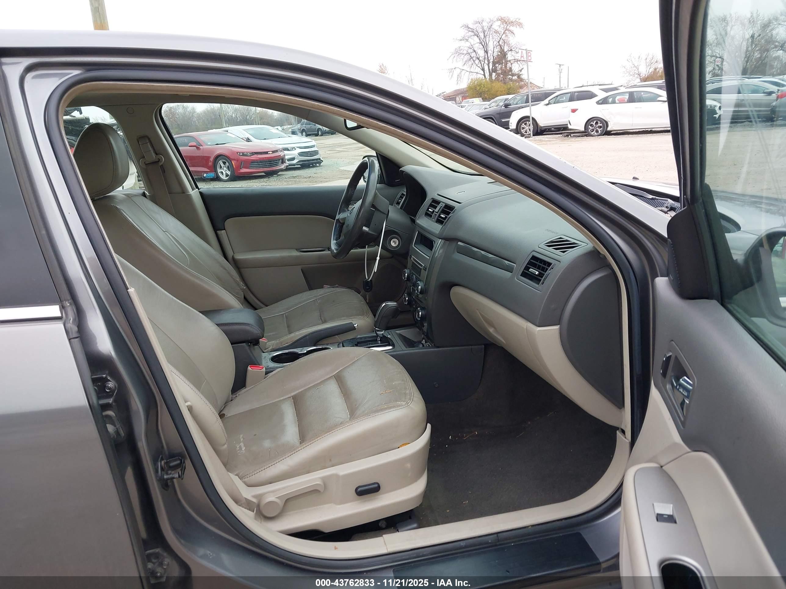 FORD FUSION image 5