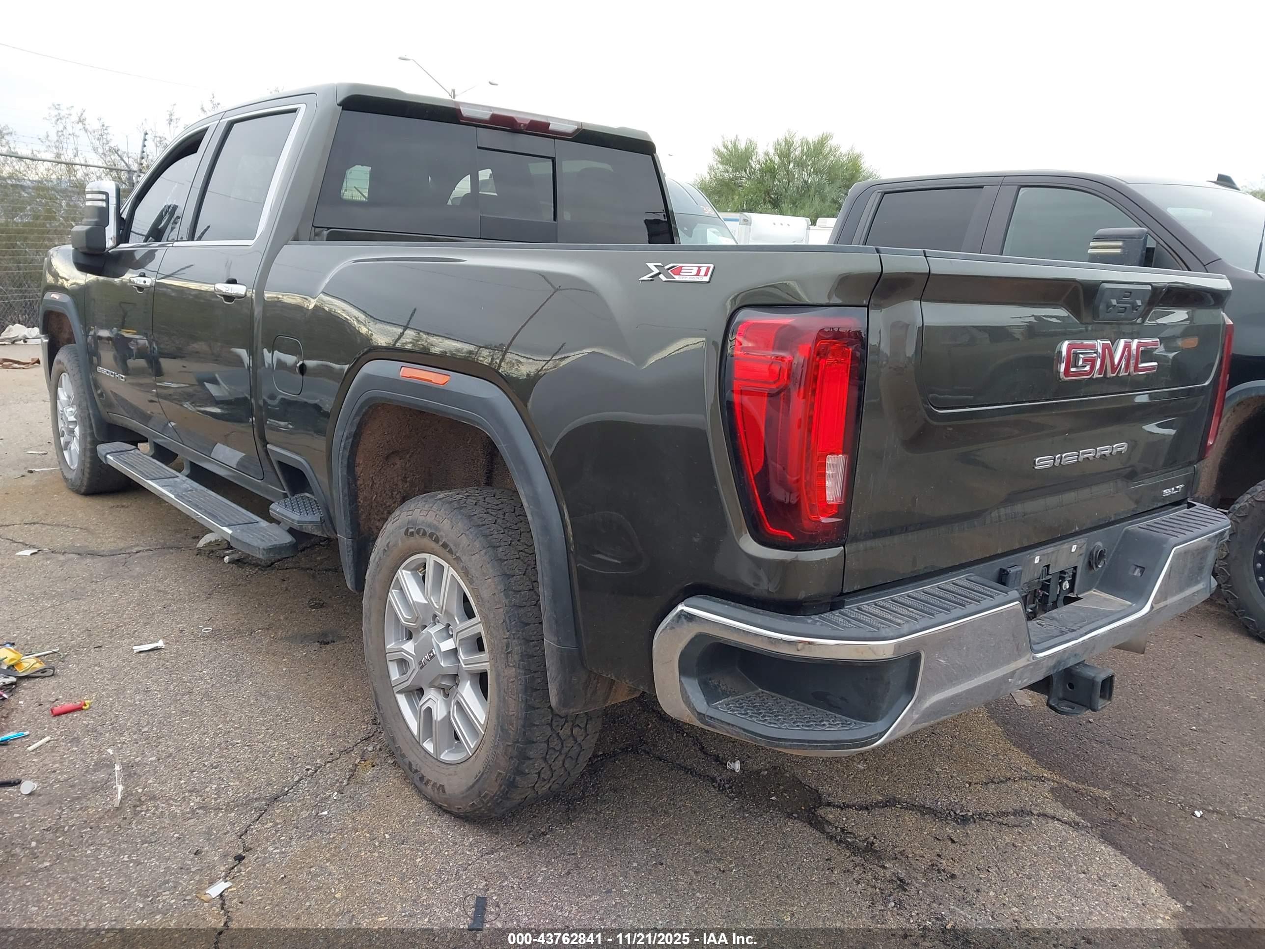 GMC SIERRA image 3