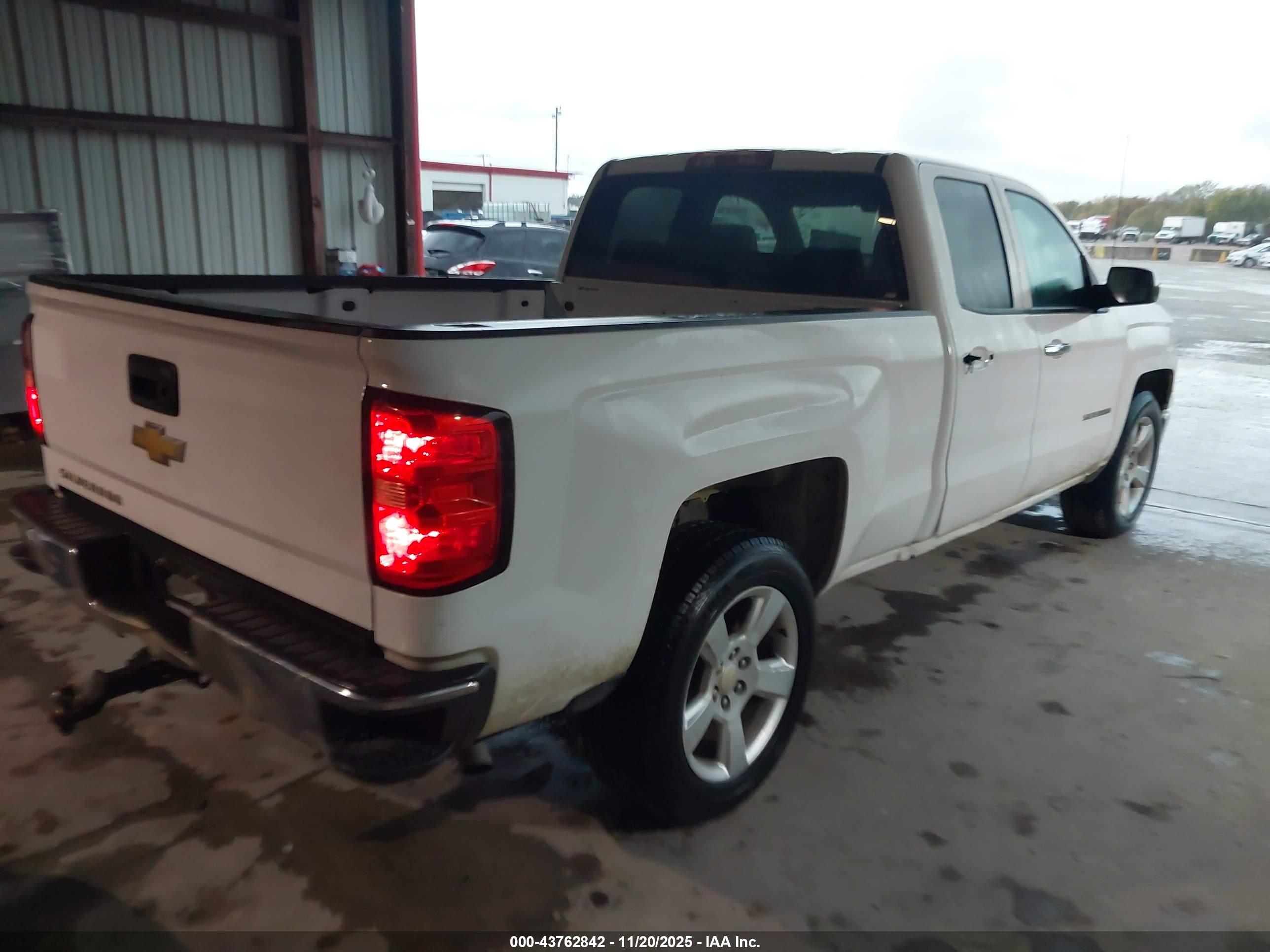 CHEVROLET SILVERADO image 4