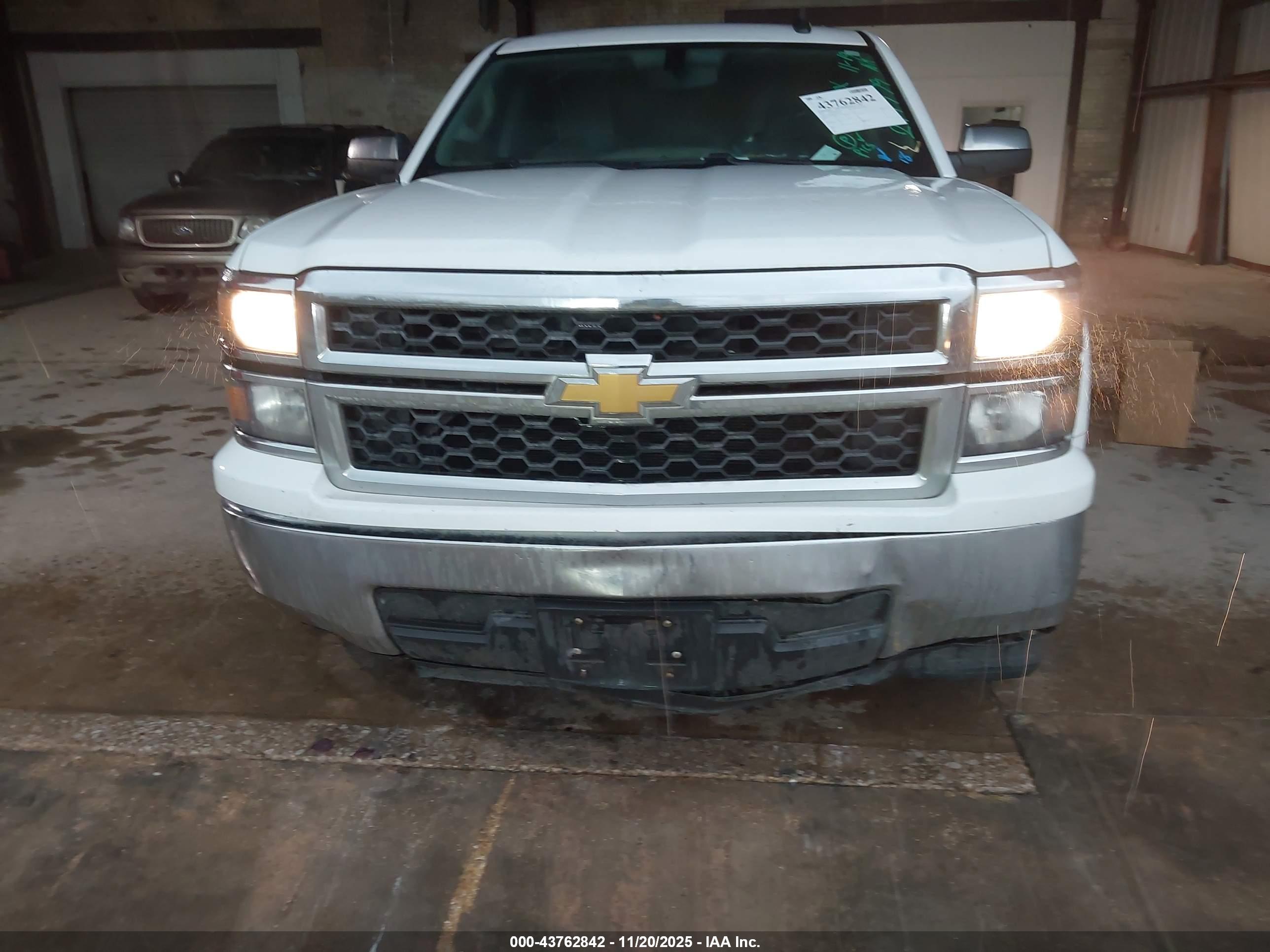 CHEVROLET SILVERADO image 6