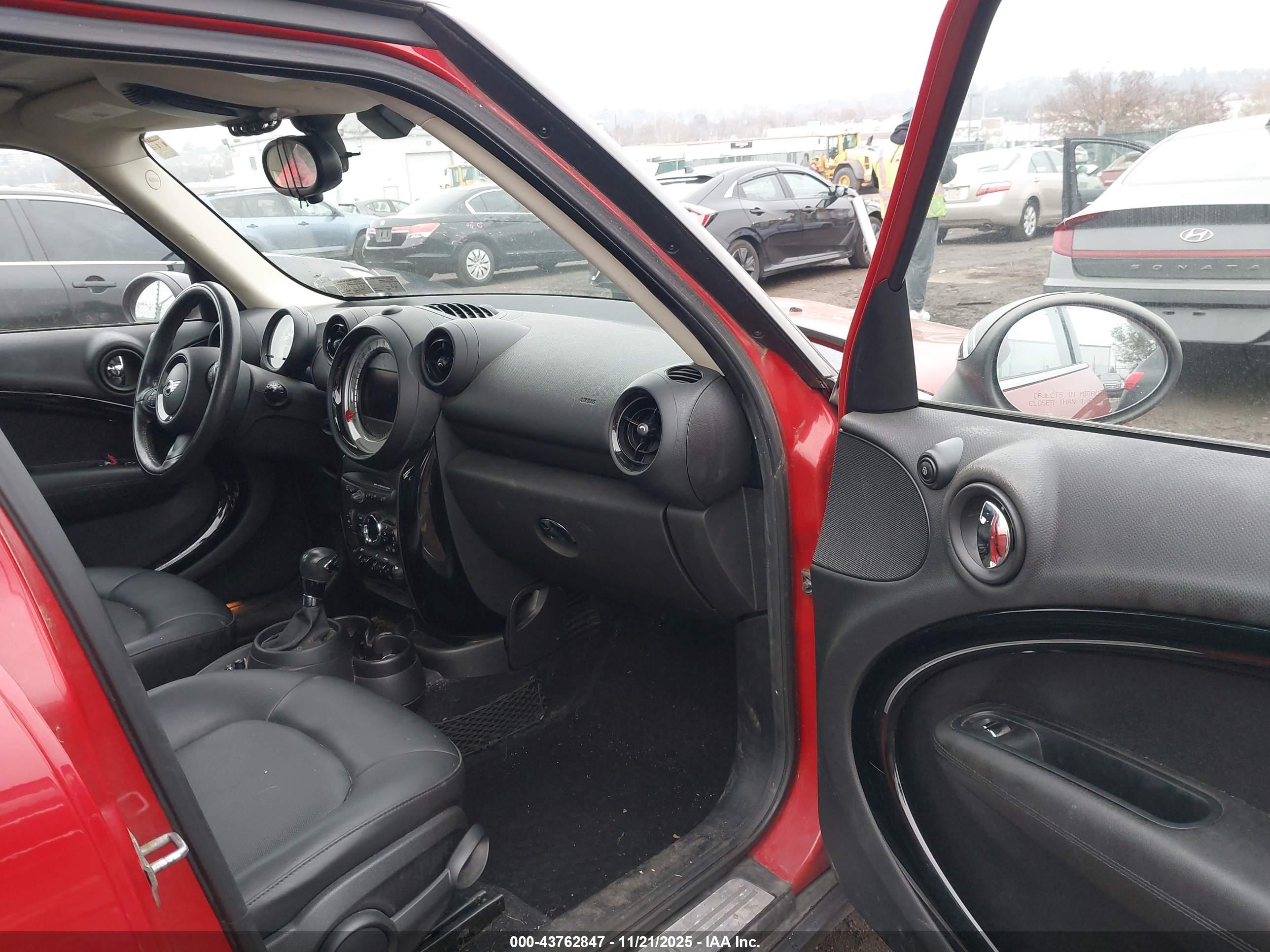 MINI COUNTRYMAN image 5