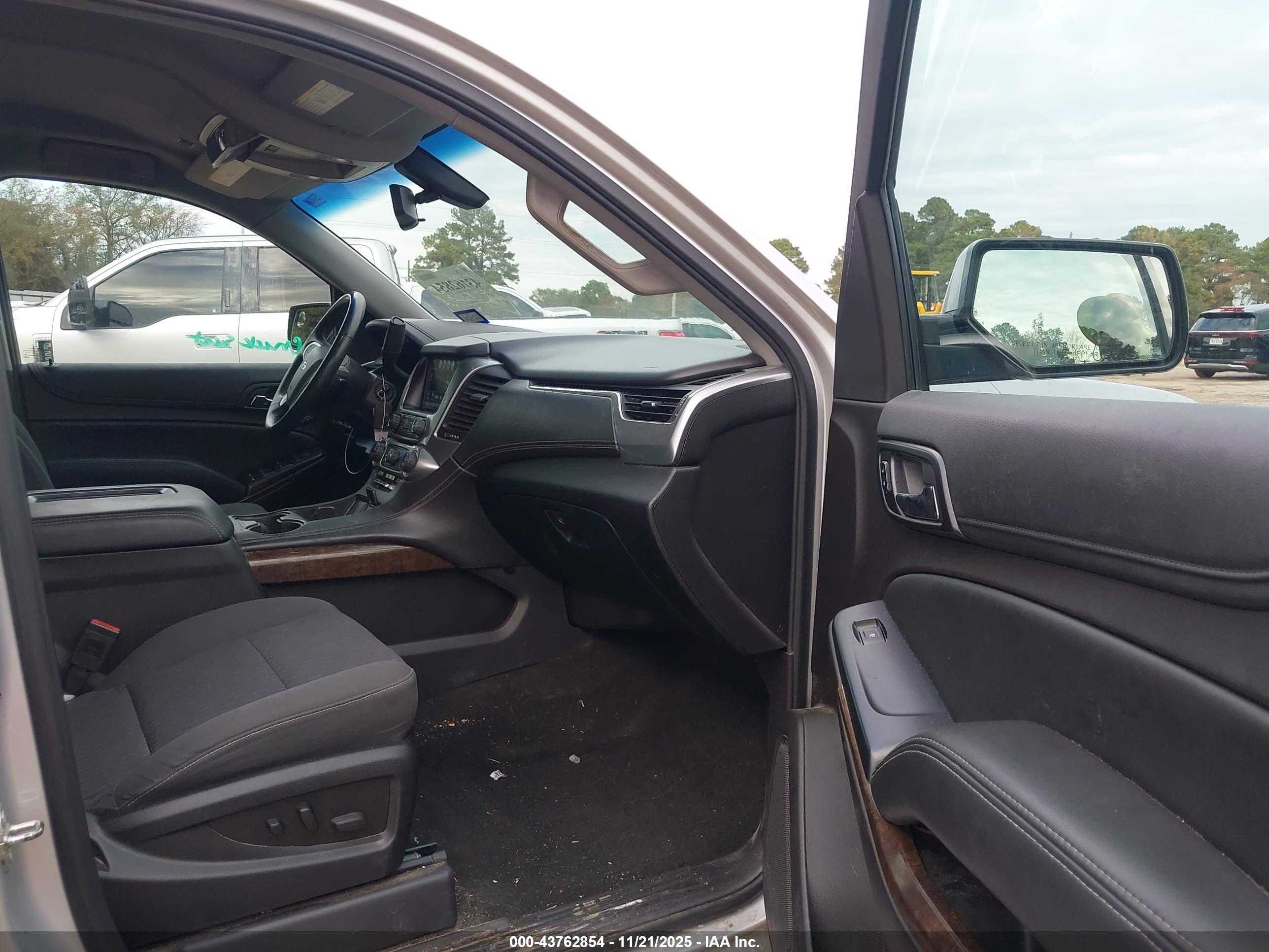 CHEVROLET TAHOE image 5