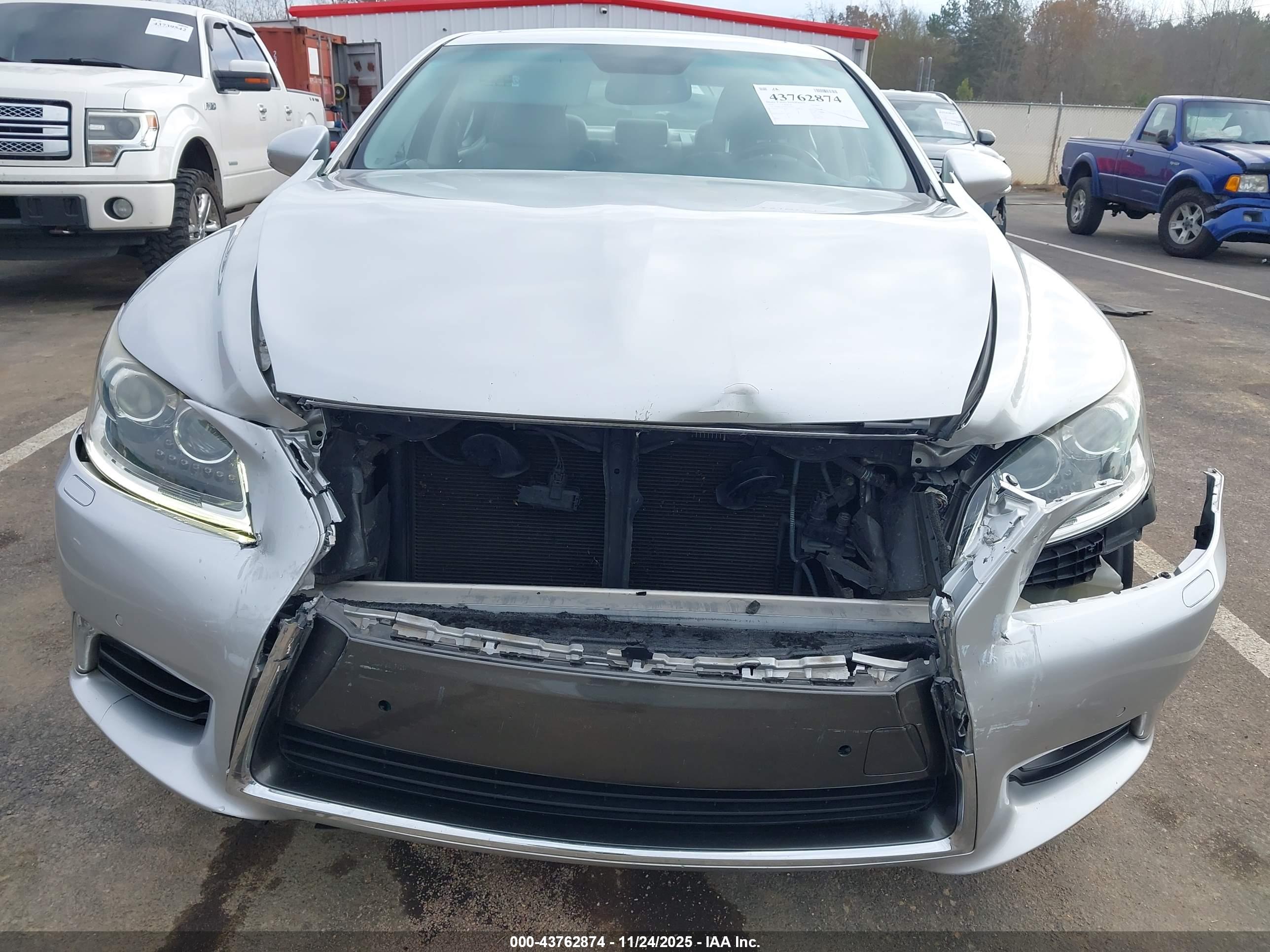 LEXUS LS image 6