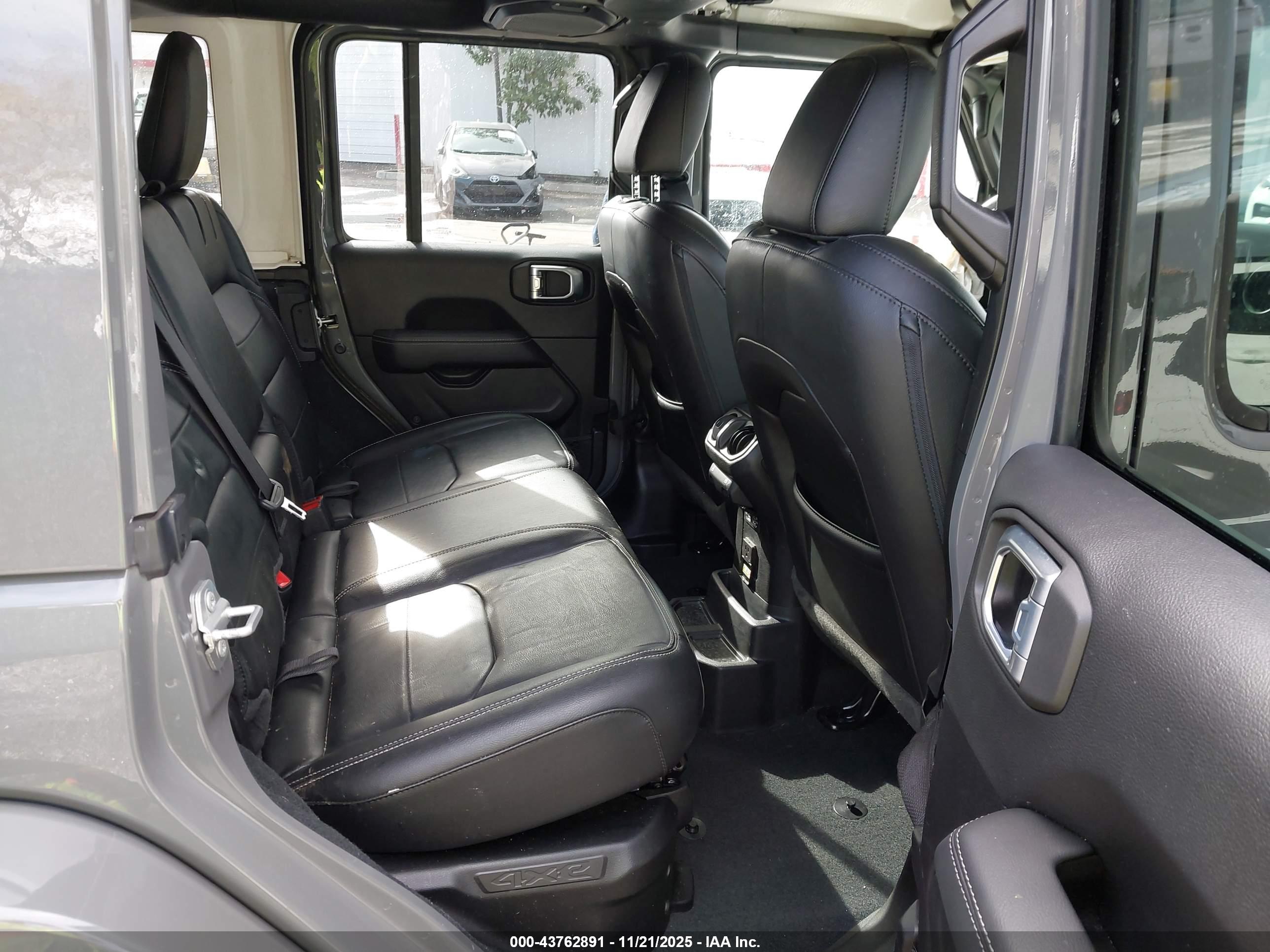 JEEP WRANGLER image 8