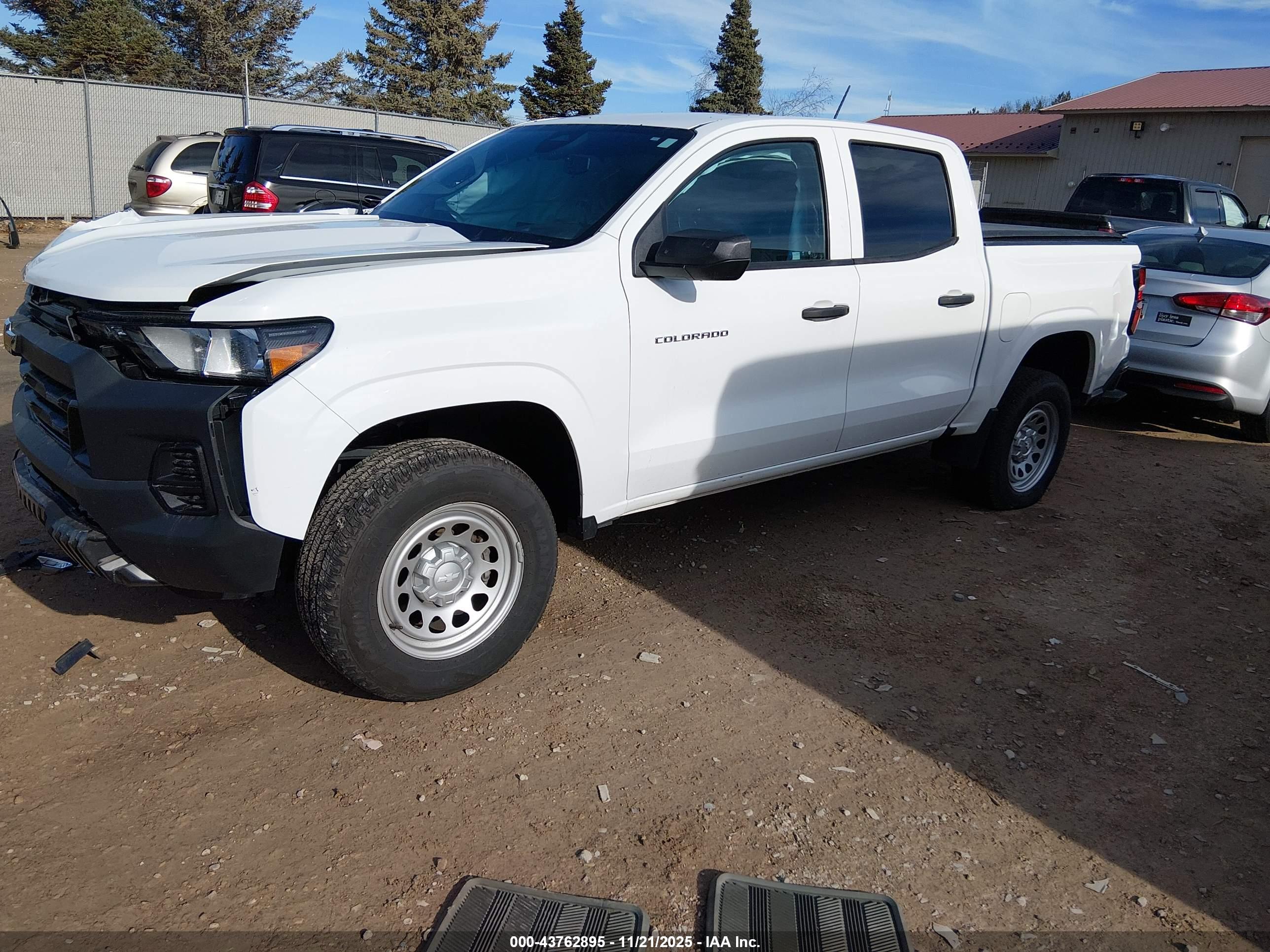 CHEVROLET COLORADO image 2