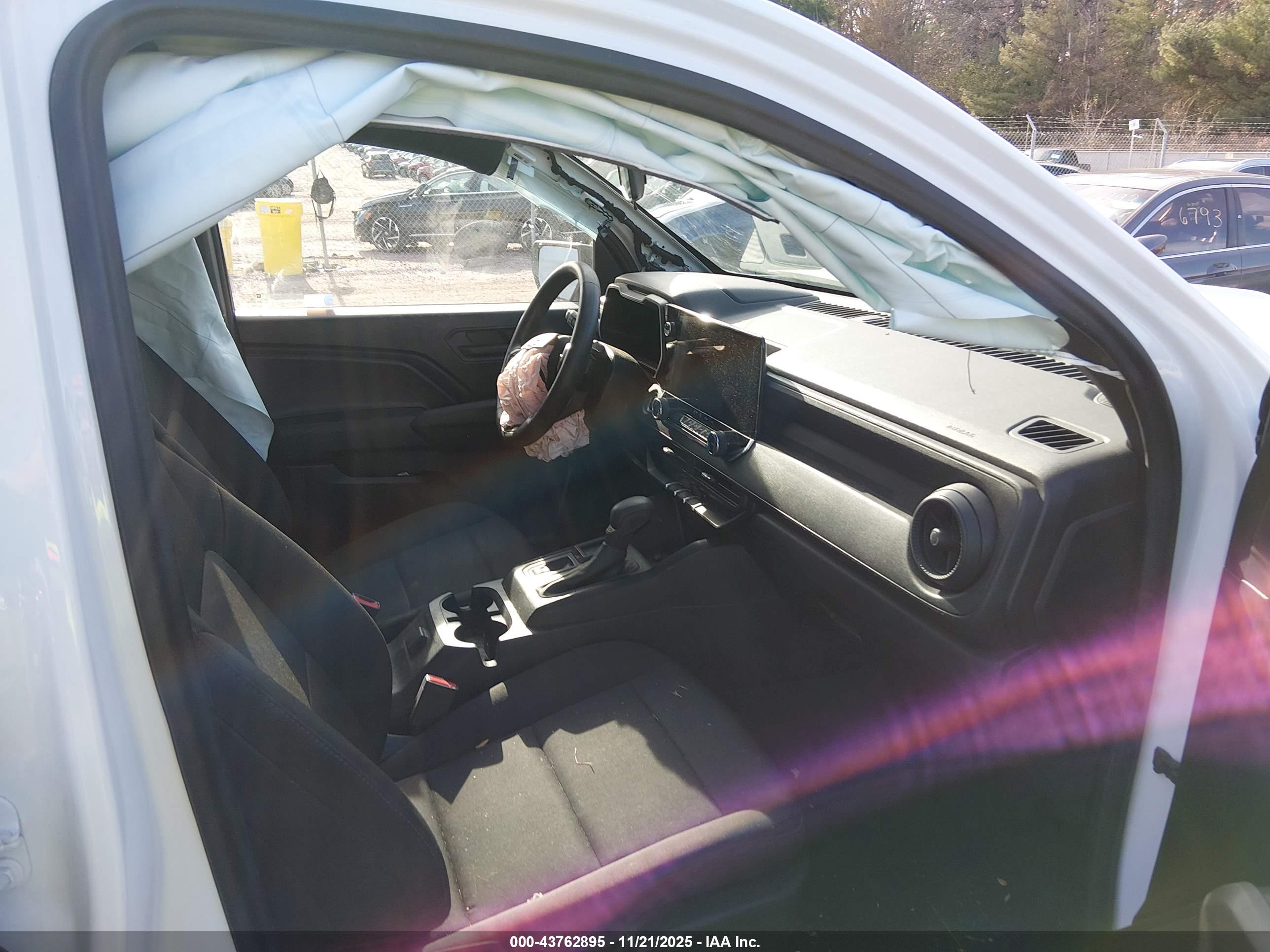 CHEVROLET COLORADO image 5