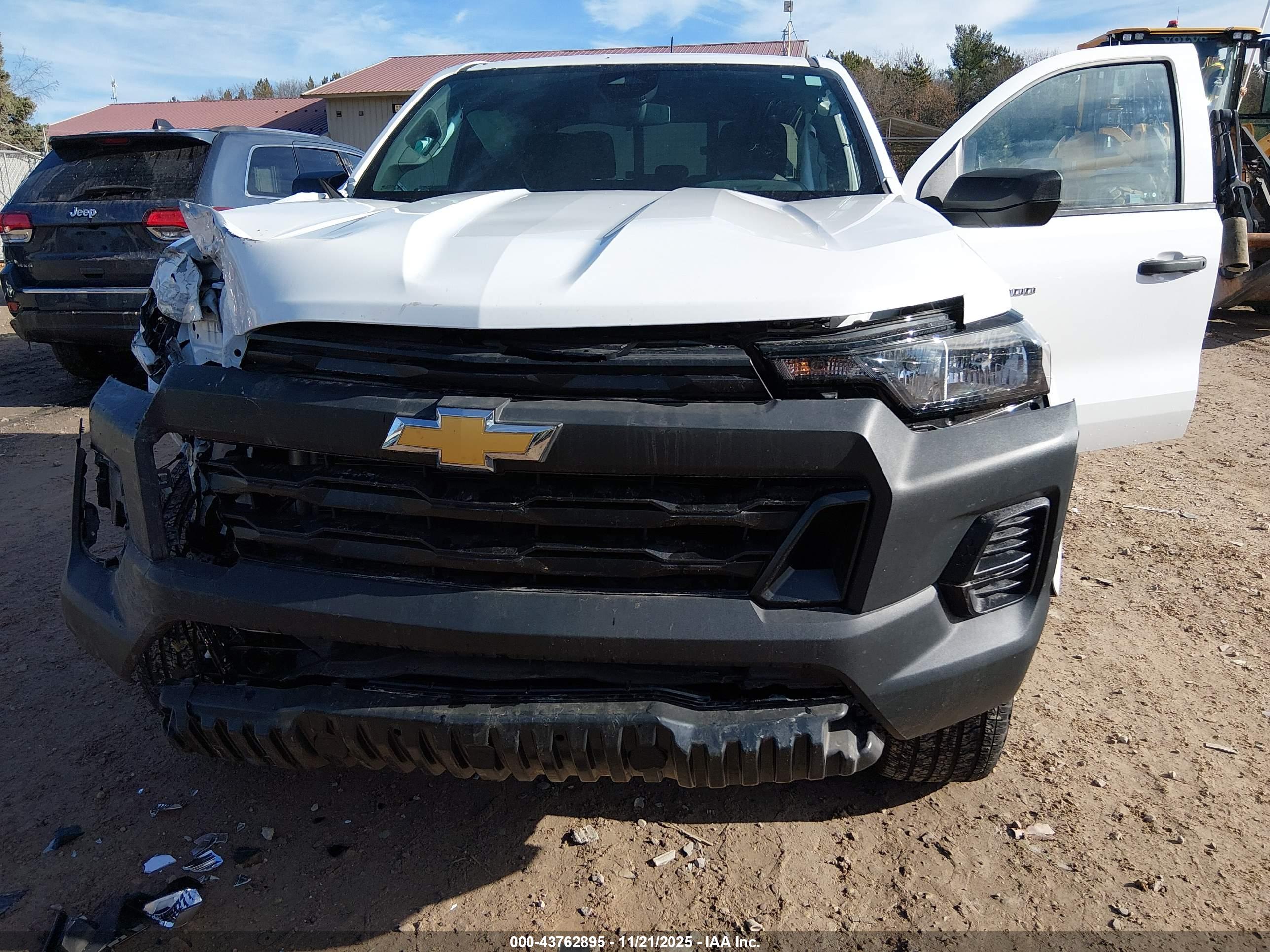 CHEVROLET COLORADO image 6