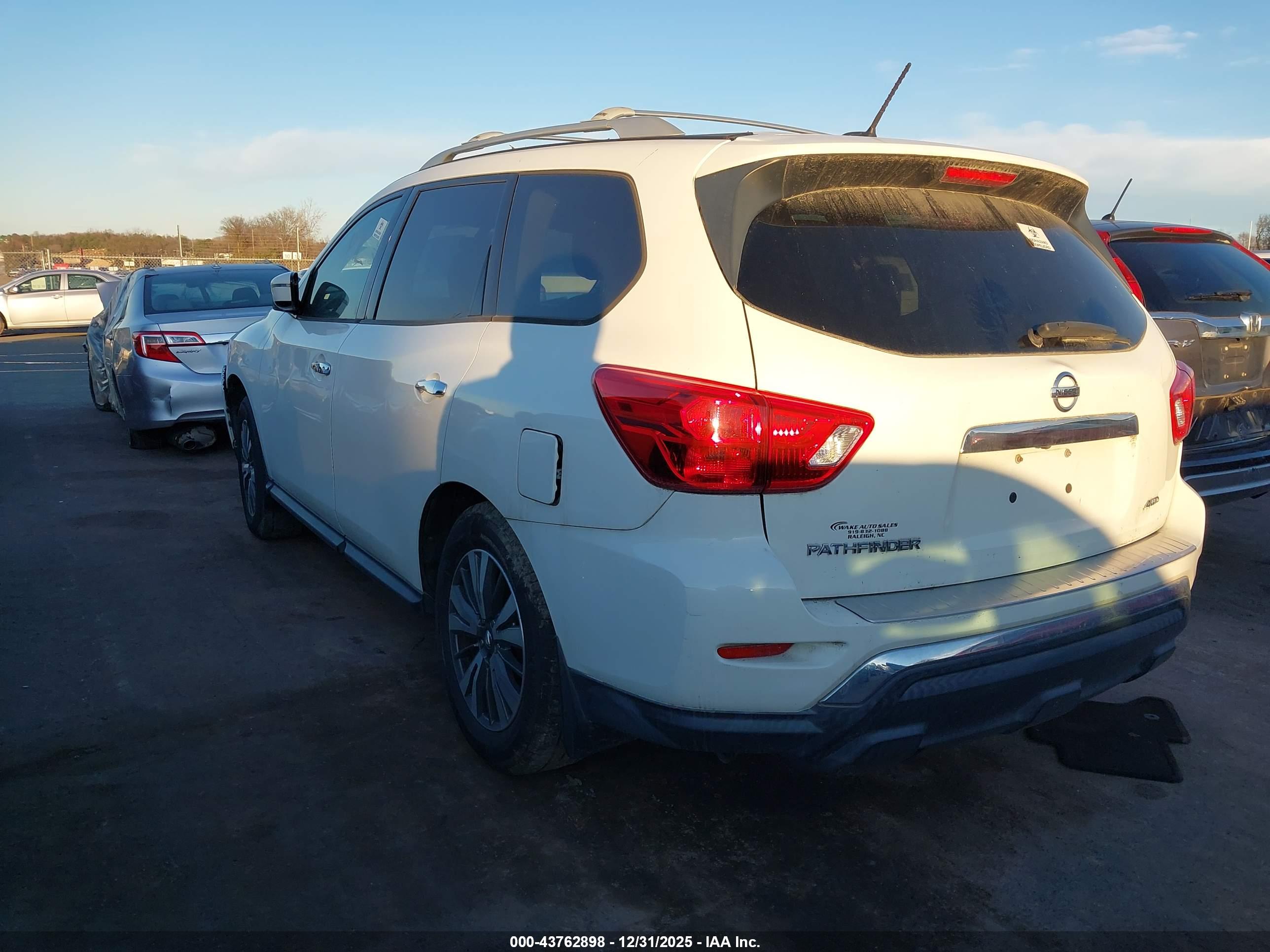 NISSAN PATHFINDER image 3