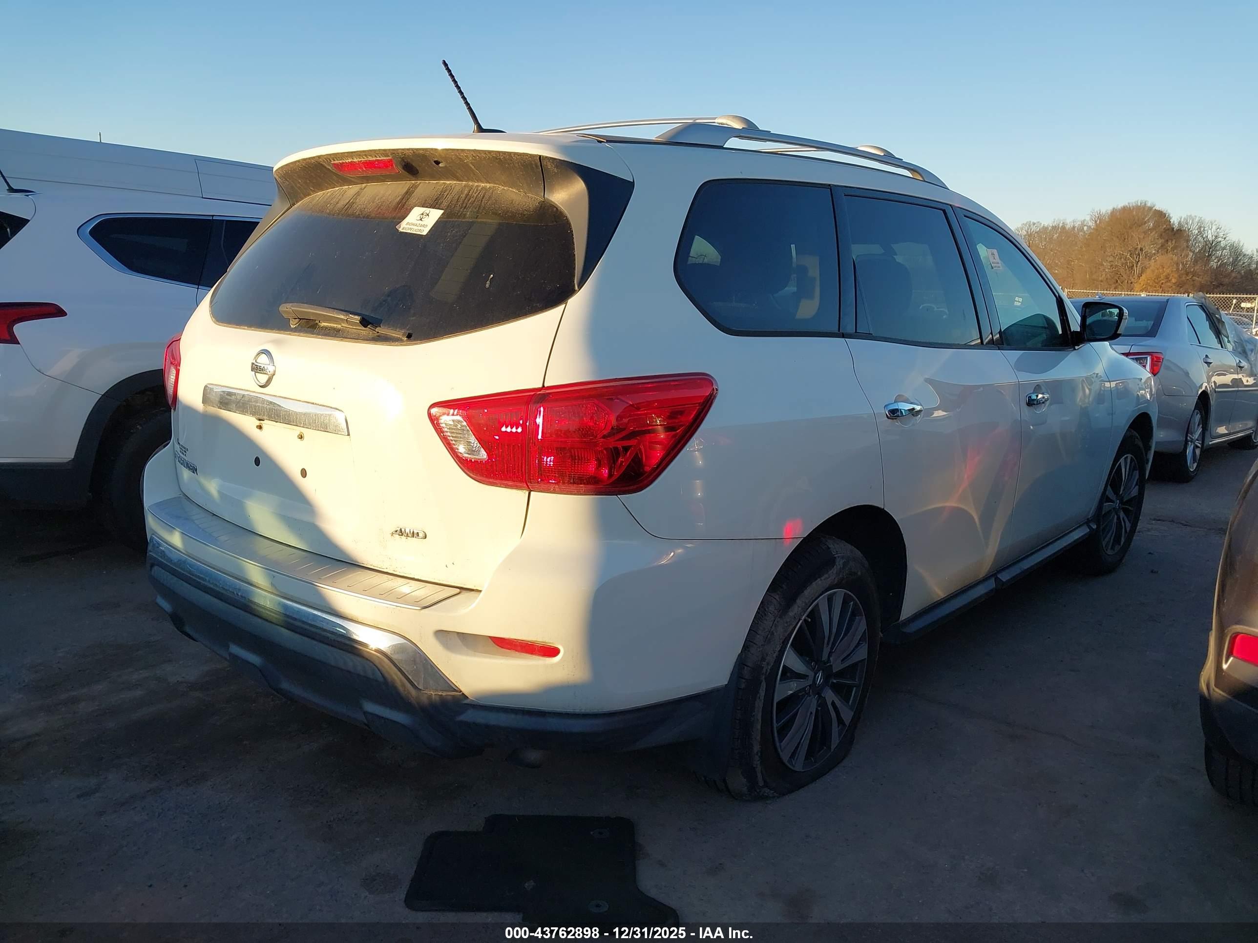 NISSAN PATHFINDER image 4