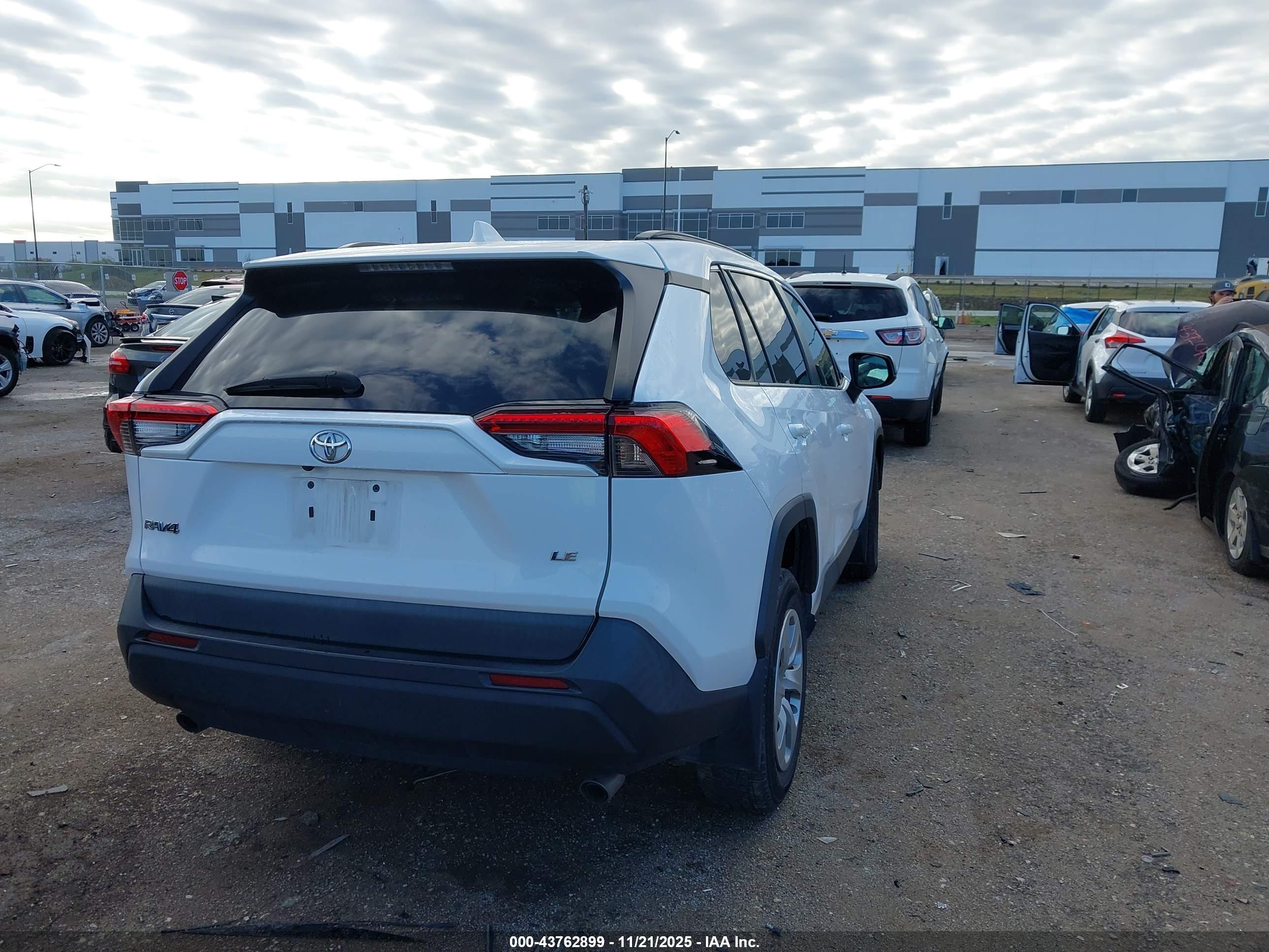 TOYOTA RAV4 image 4