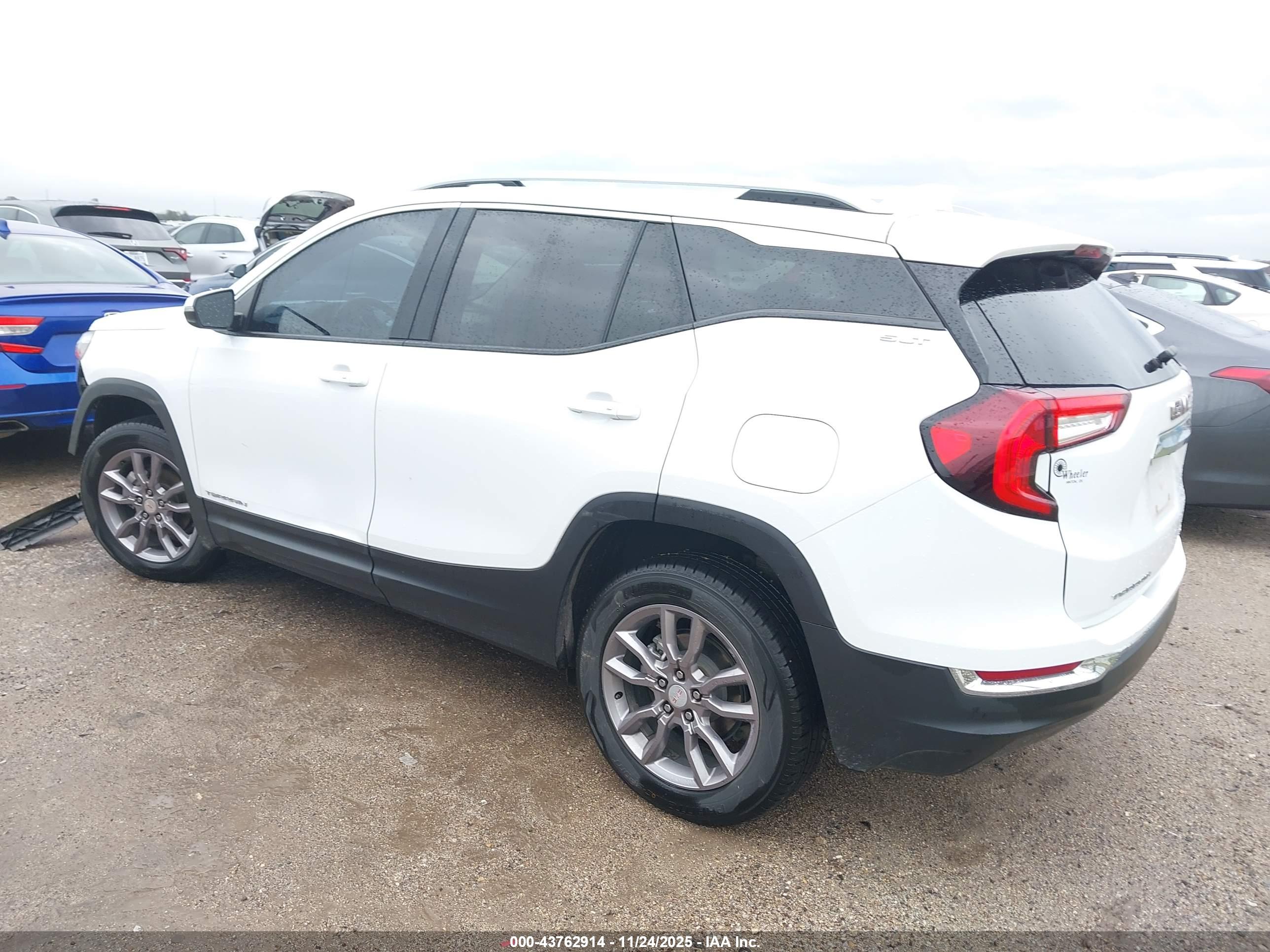 GMC TERRAIN image 3
