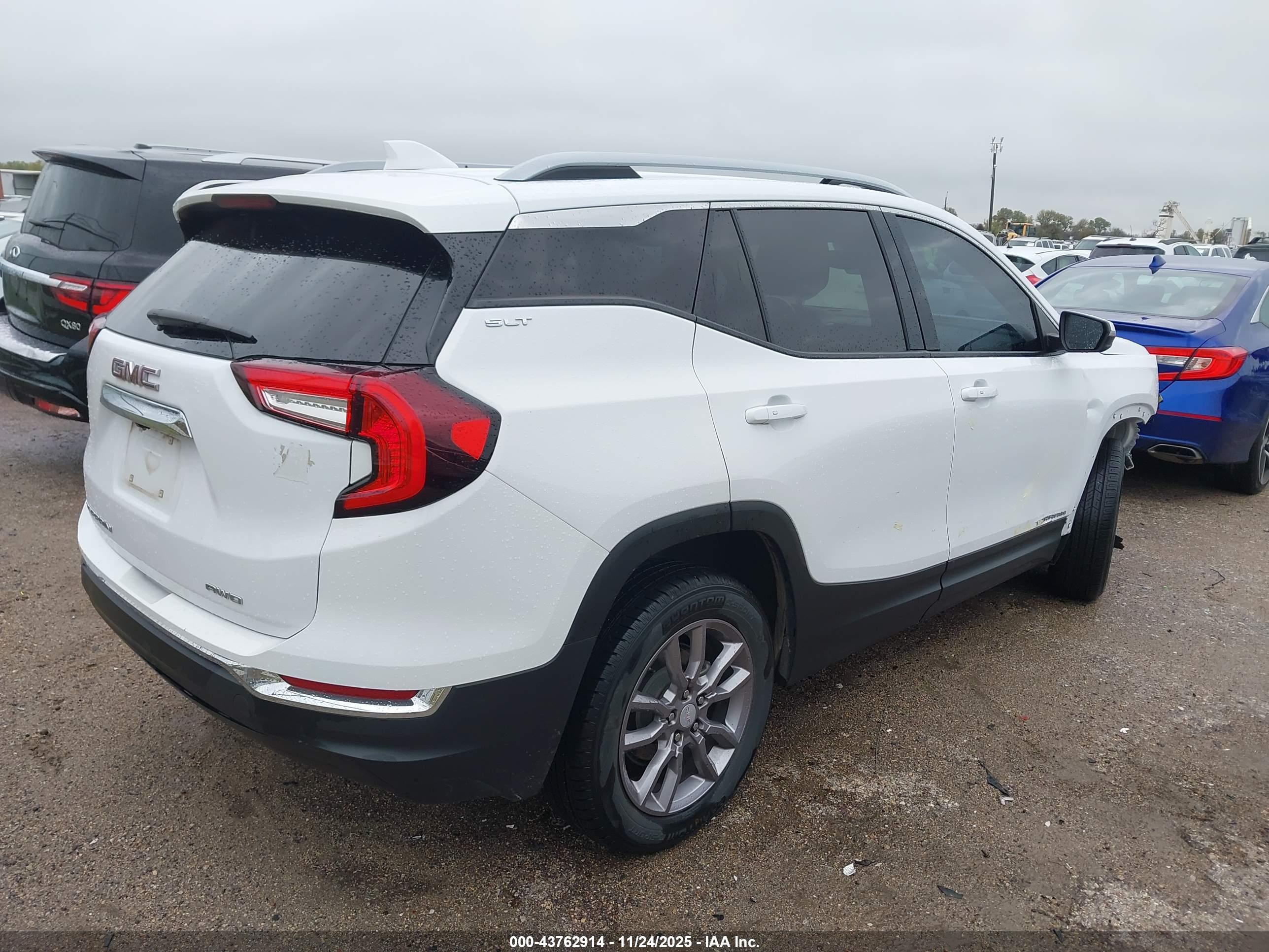 GMC TERRAIN image 4
