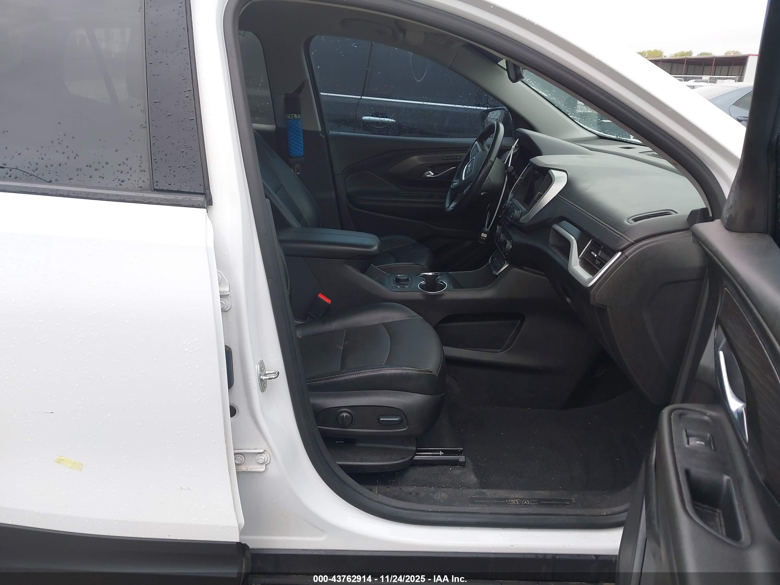 GMC TERRAIN image 5