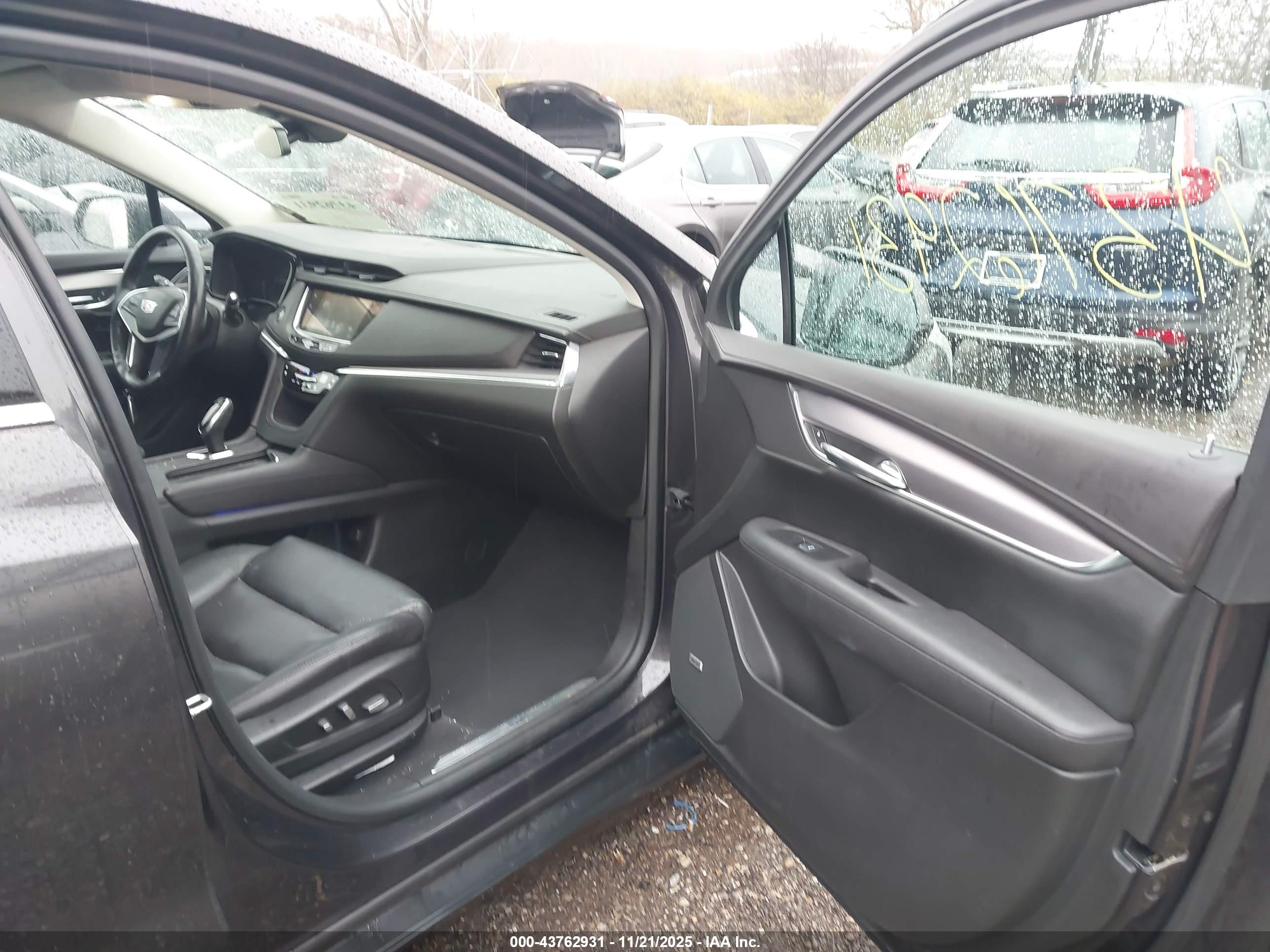 CADILLAC XT5 image 5