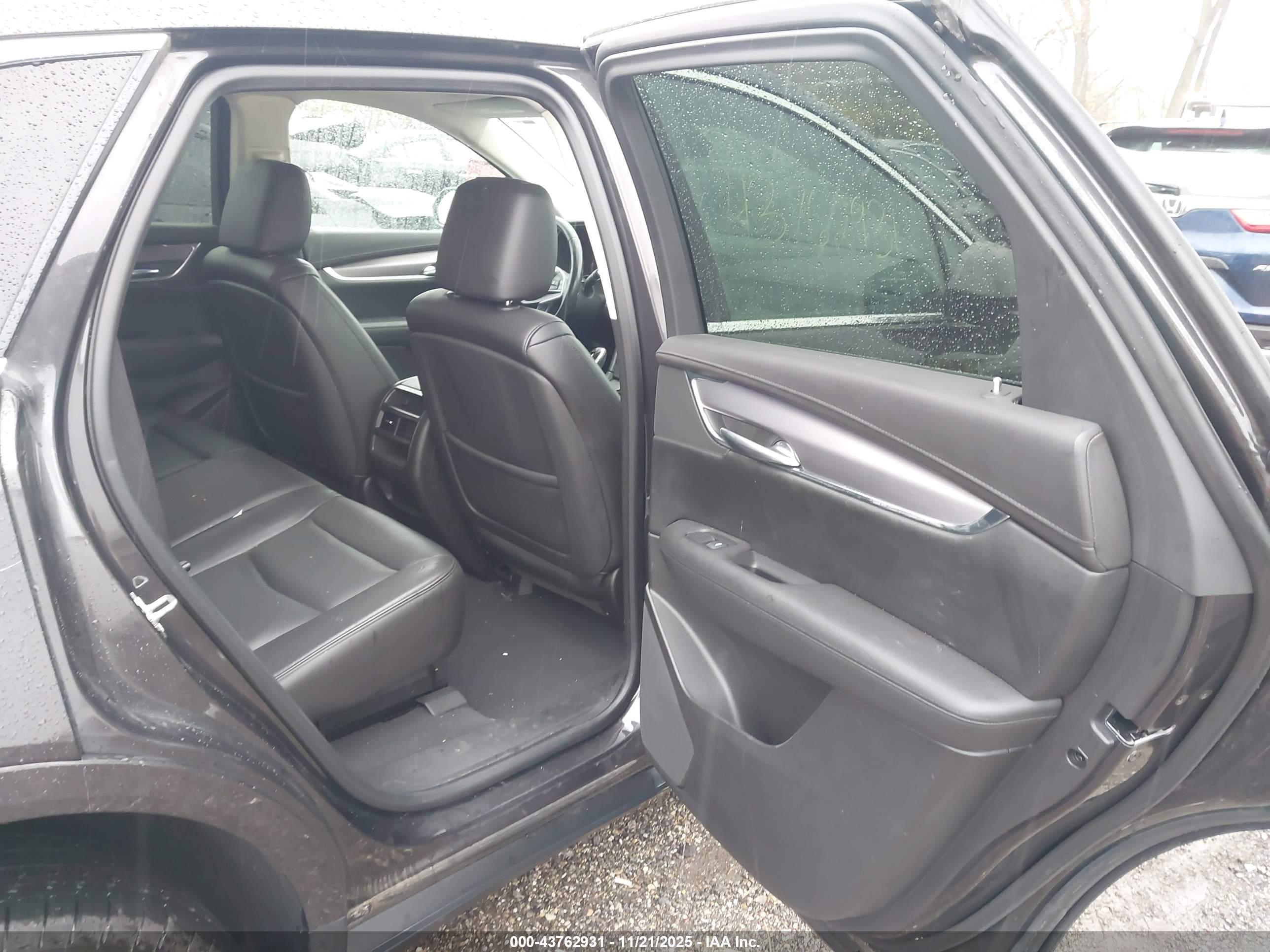 CADILLAC XT5 image 8