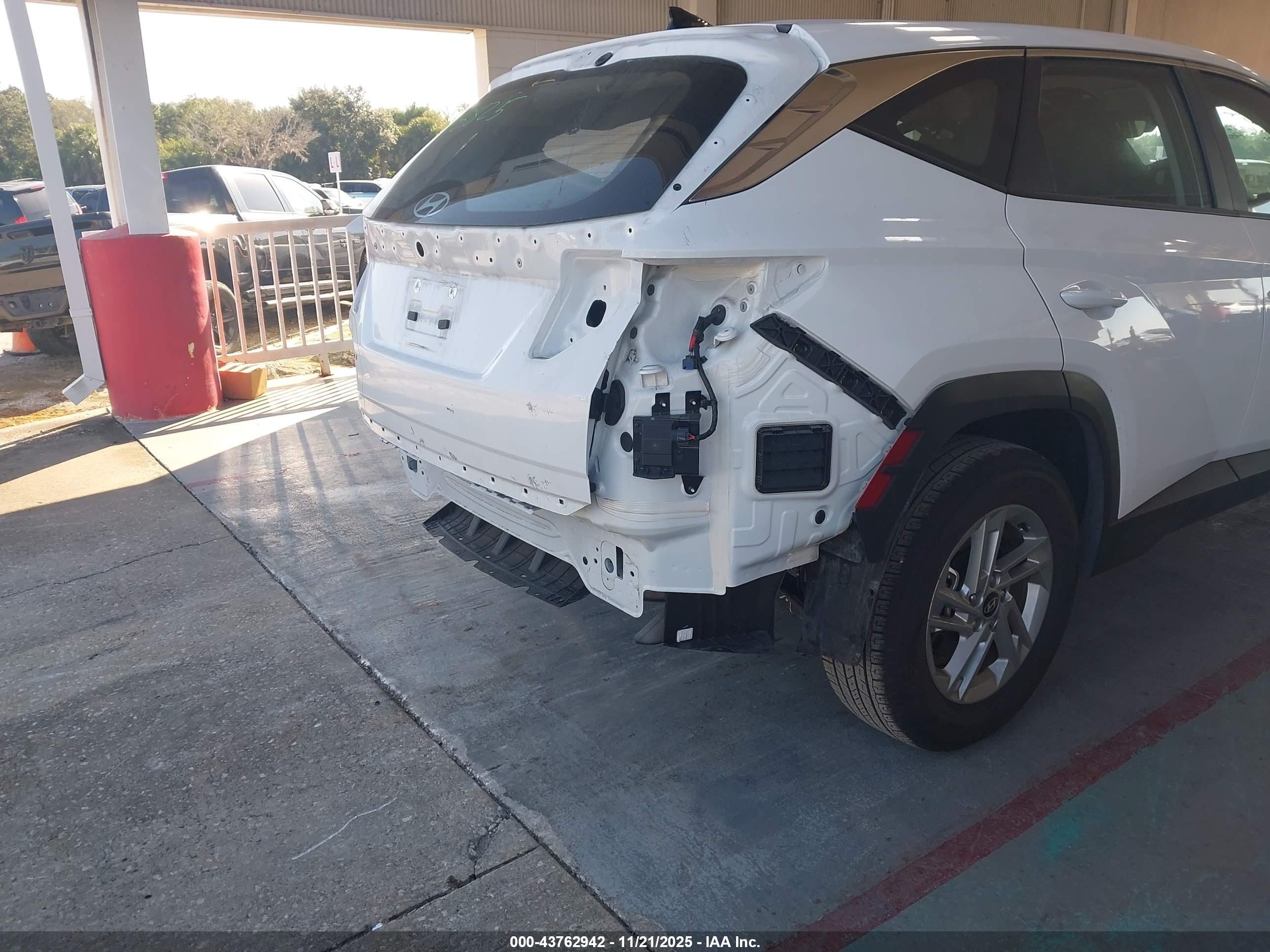 HYUNDAI TUCSON image 6