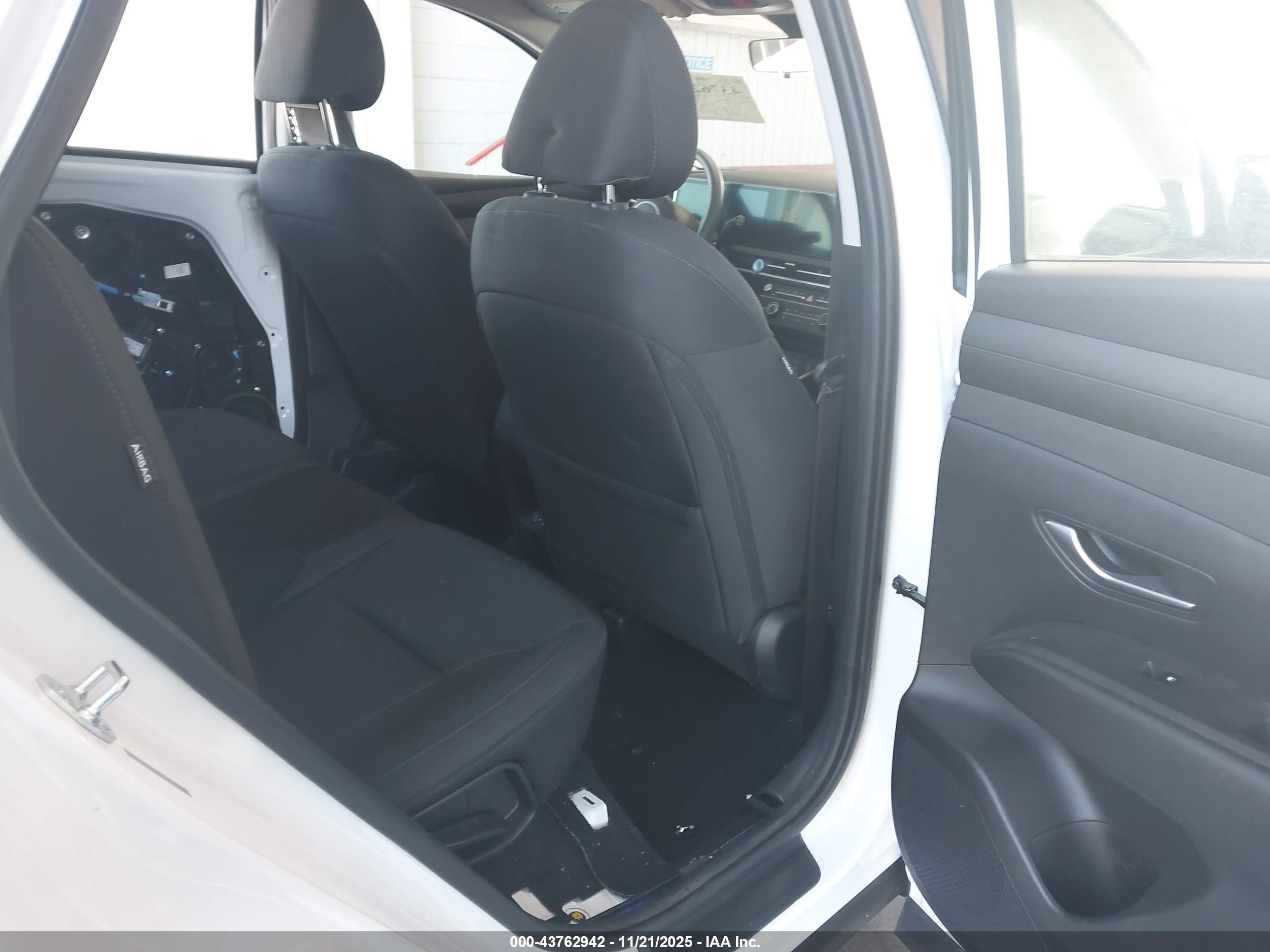 HYUNDAI TUCSON image 8
