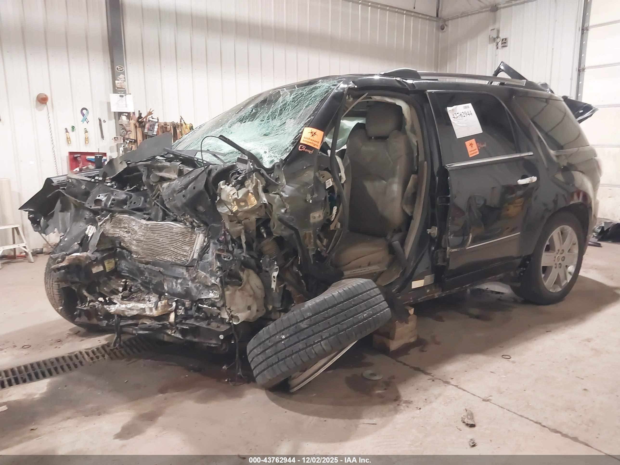GMC ACADIA image 2