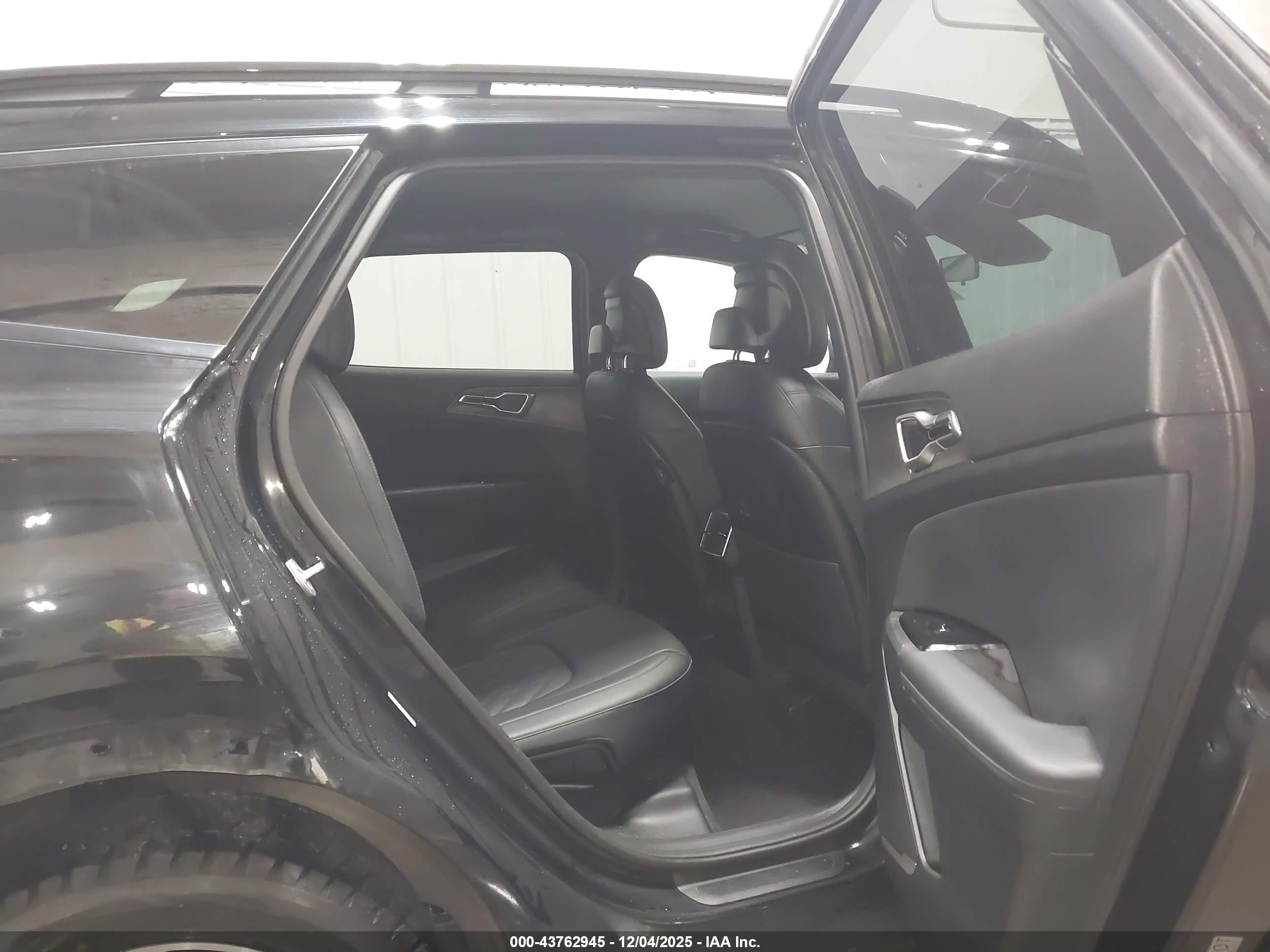 KIA SPORTAGE image 8