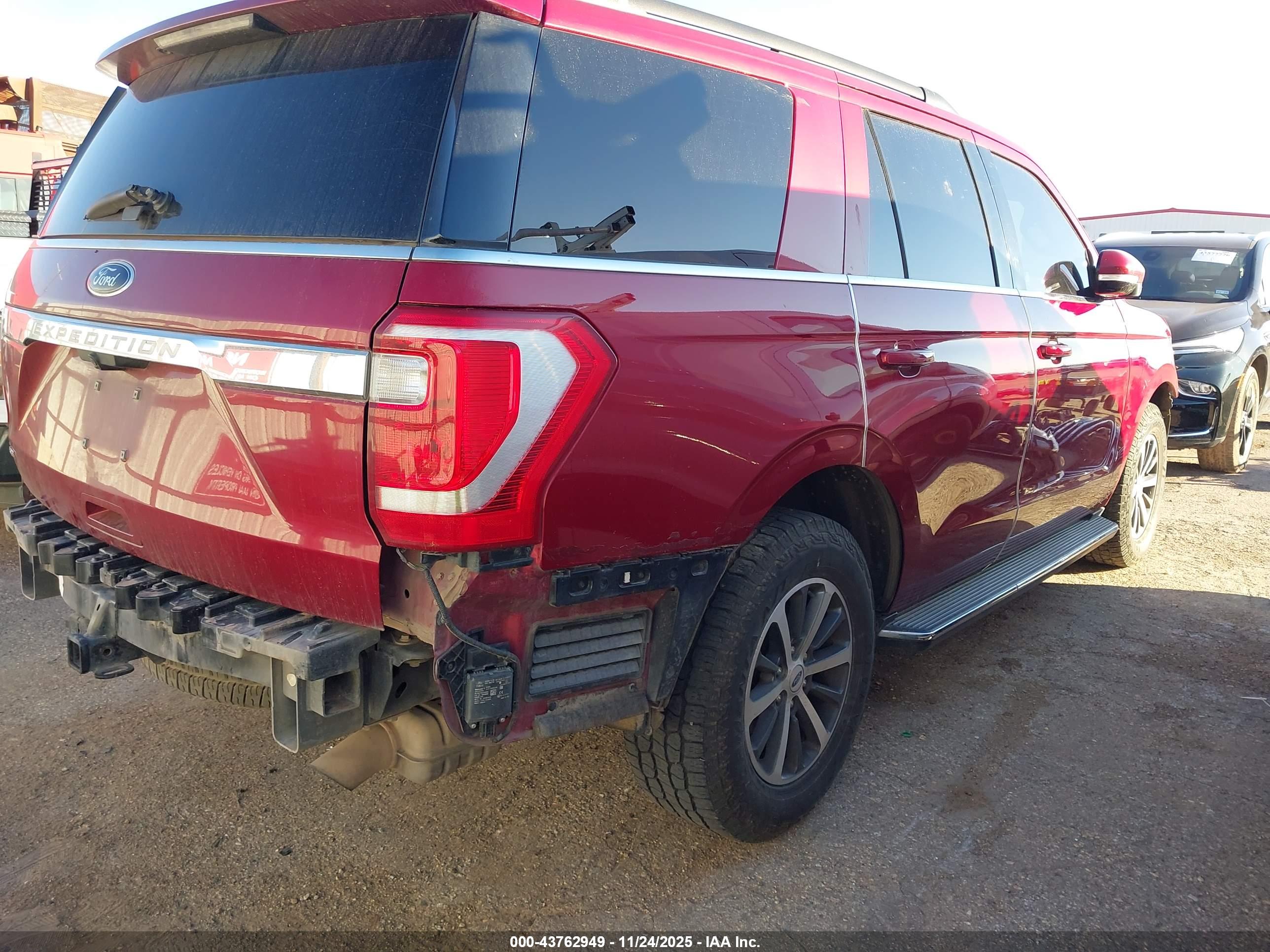FORD EXPEDITION image 4