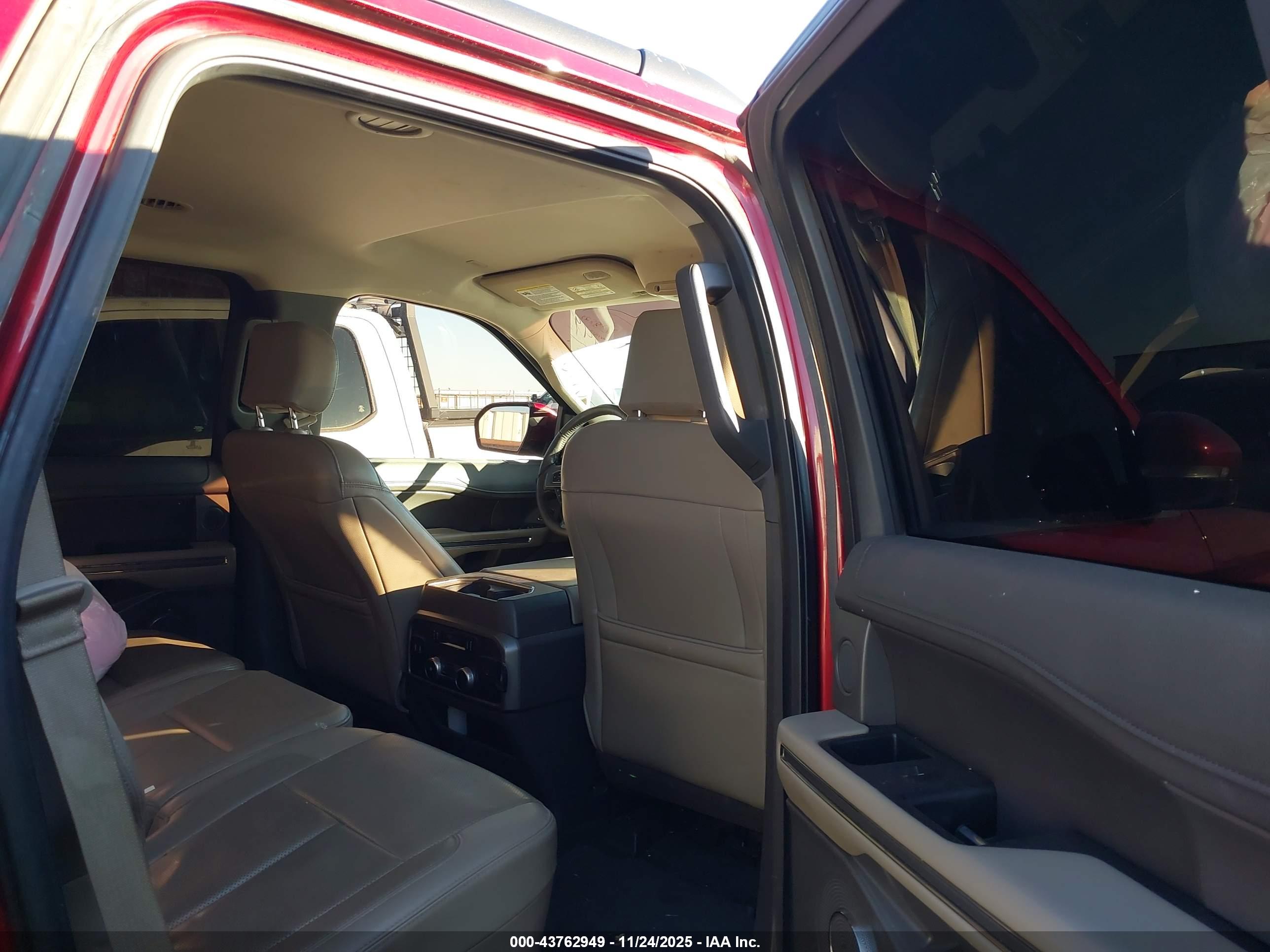 FORD EXPEDITION image 8