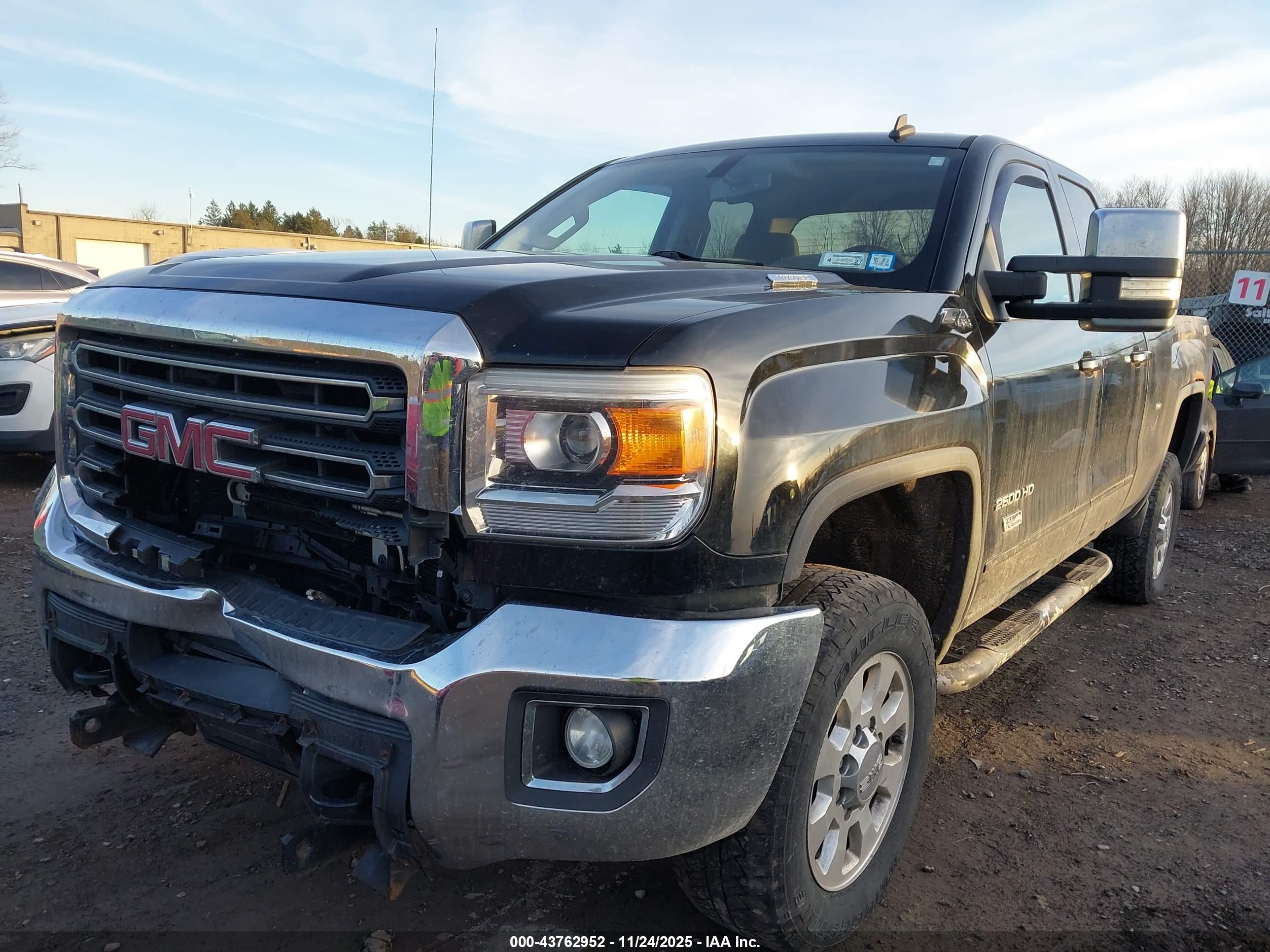 GMC SIERRA image 2