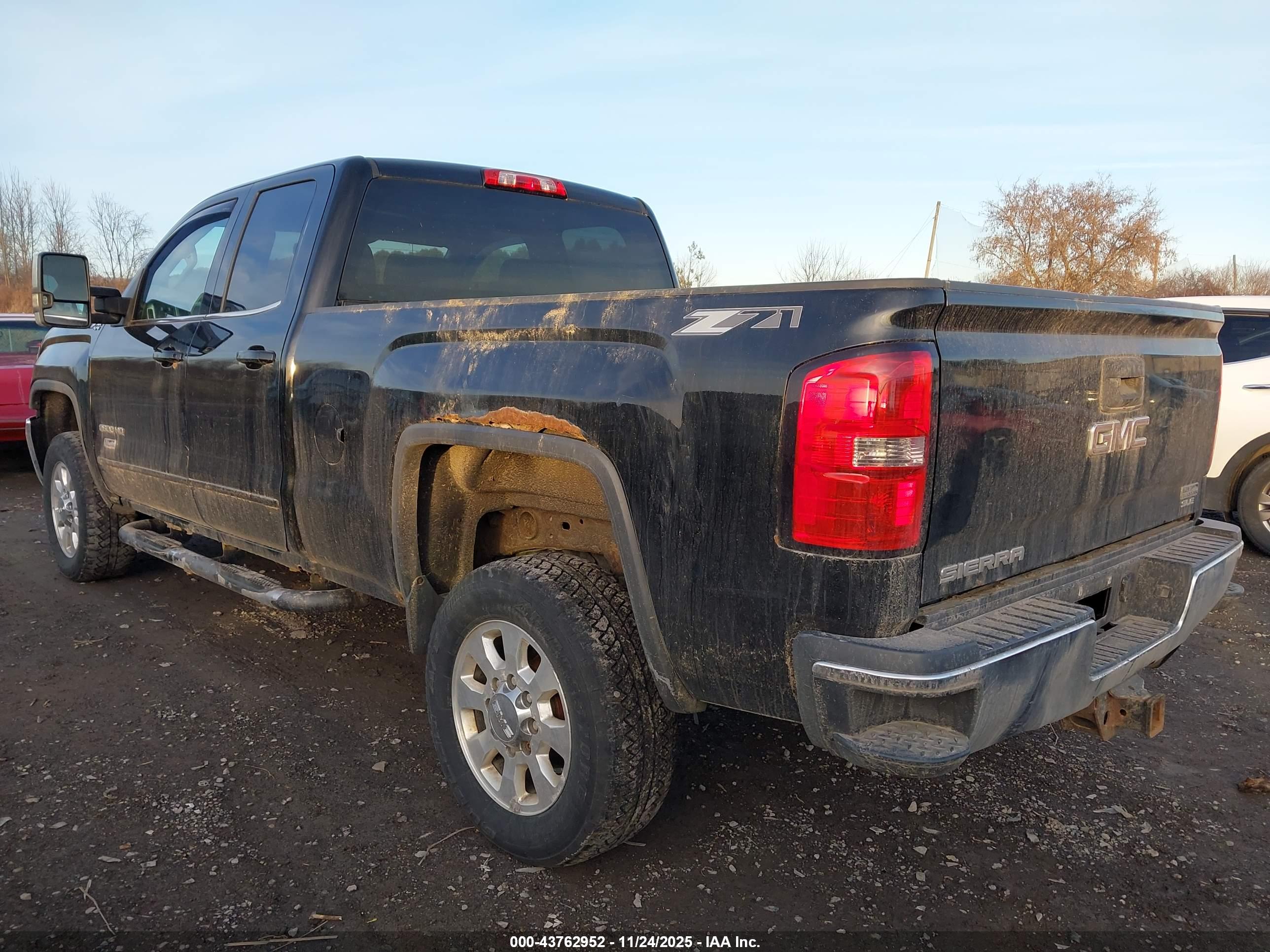 GMC SIERRA image 3